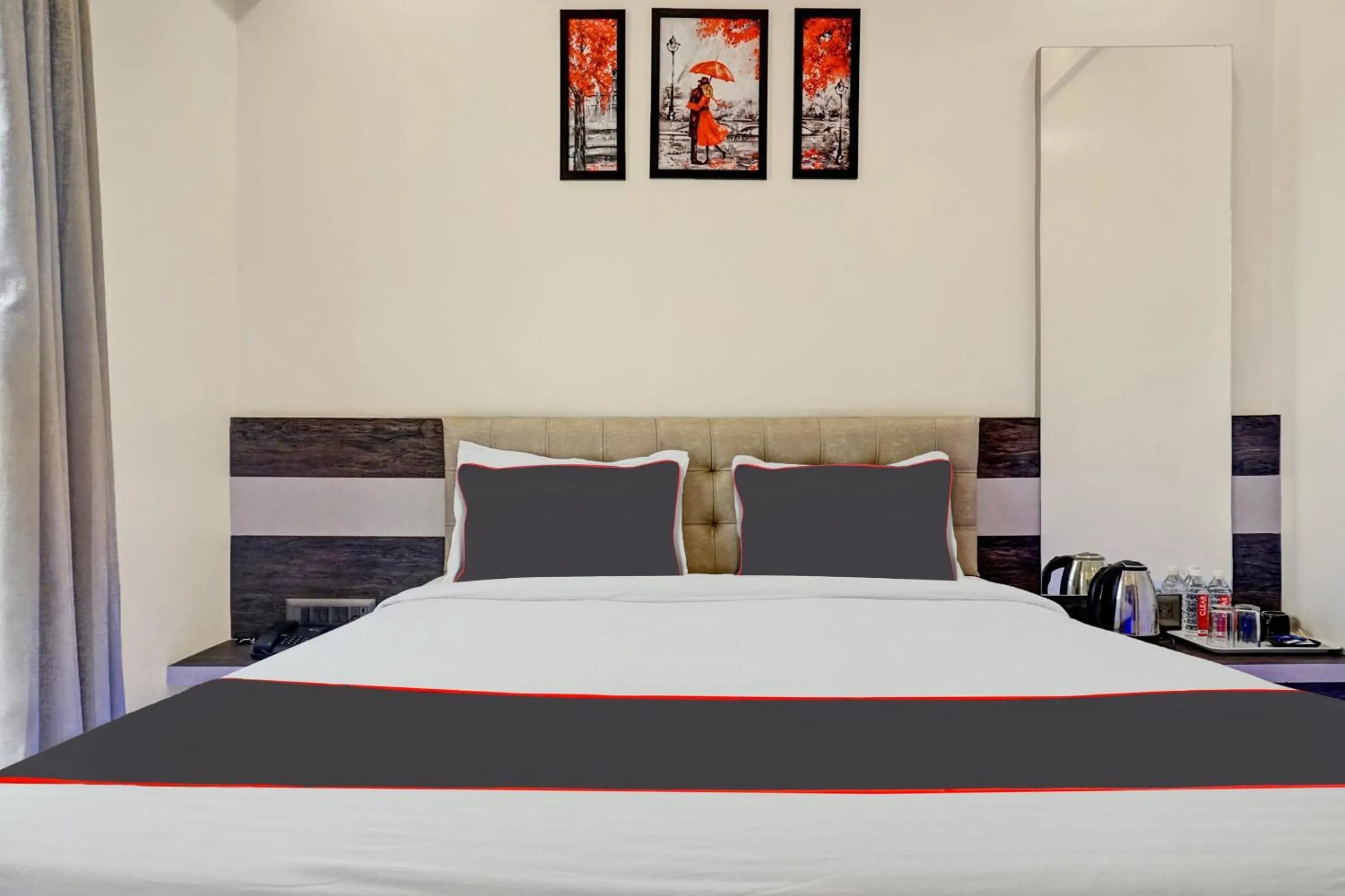 Bedroom, Bed in Super Townhouse Poona Royal