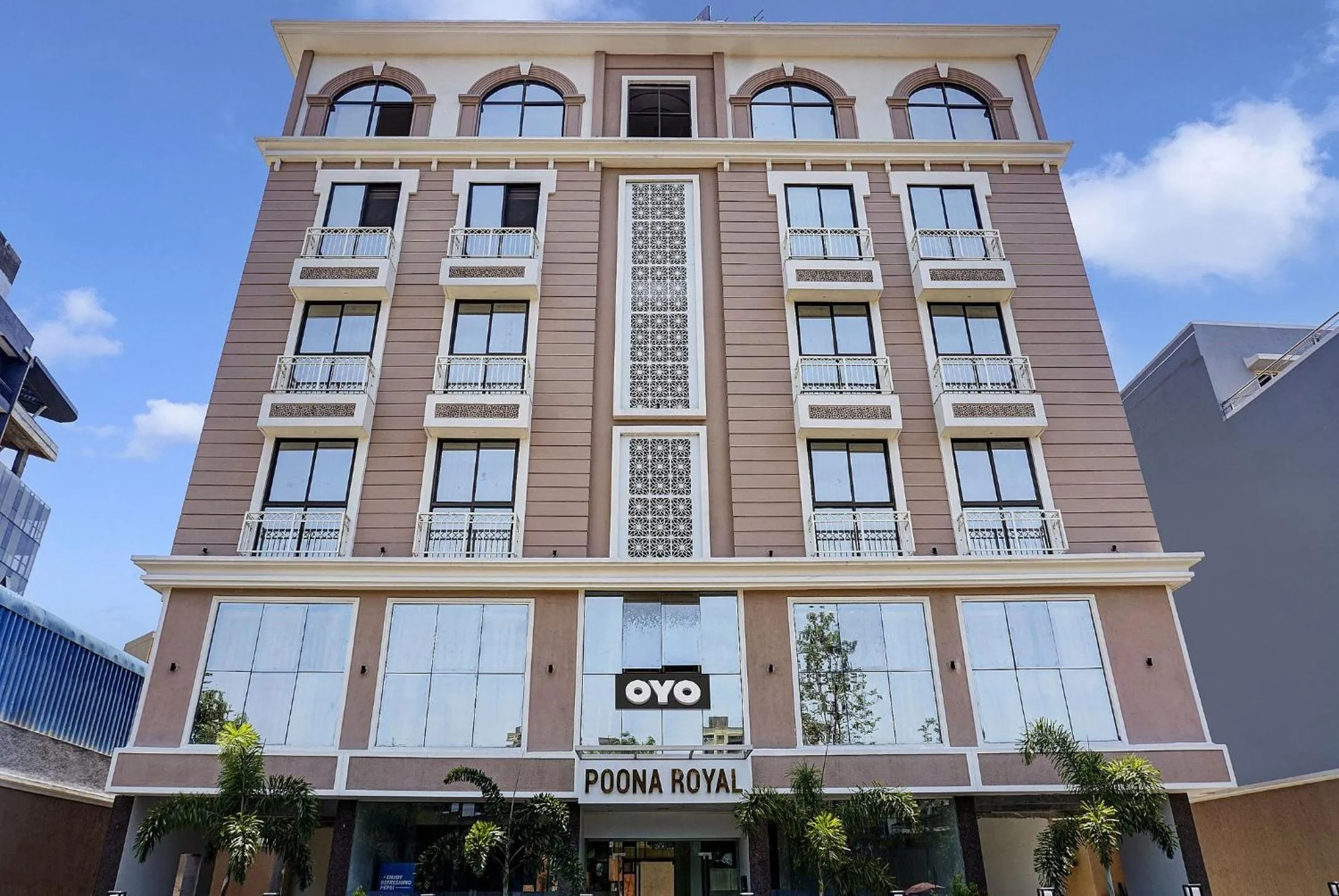 Facade/entrance in Super Townhouse Poona Royal