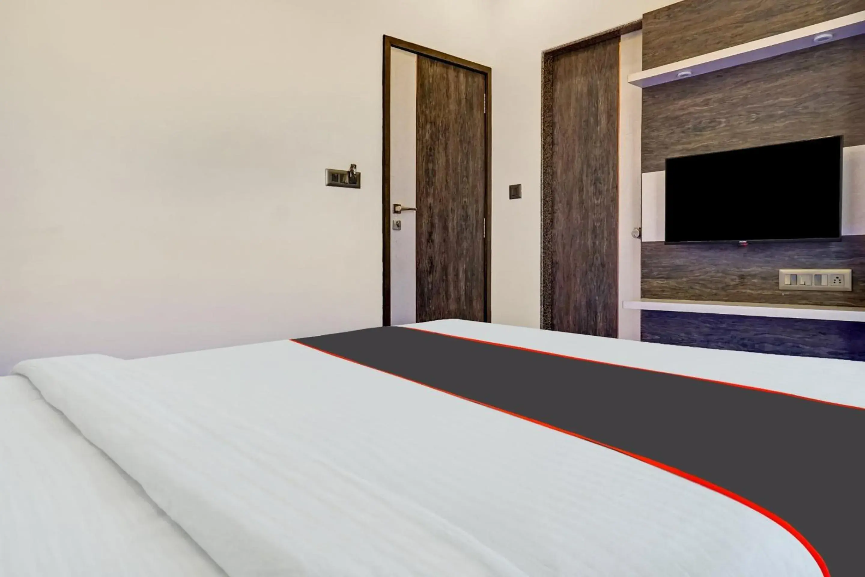 Bedroom, Bed in Super Townhouse Poona Royal Bedroom, Bed in Super Townhouse Poona Royal