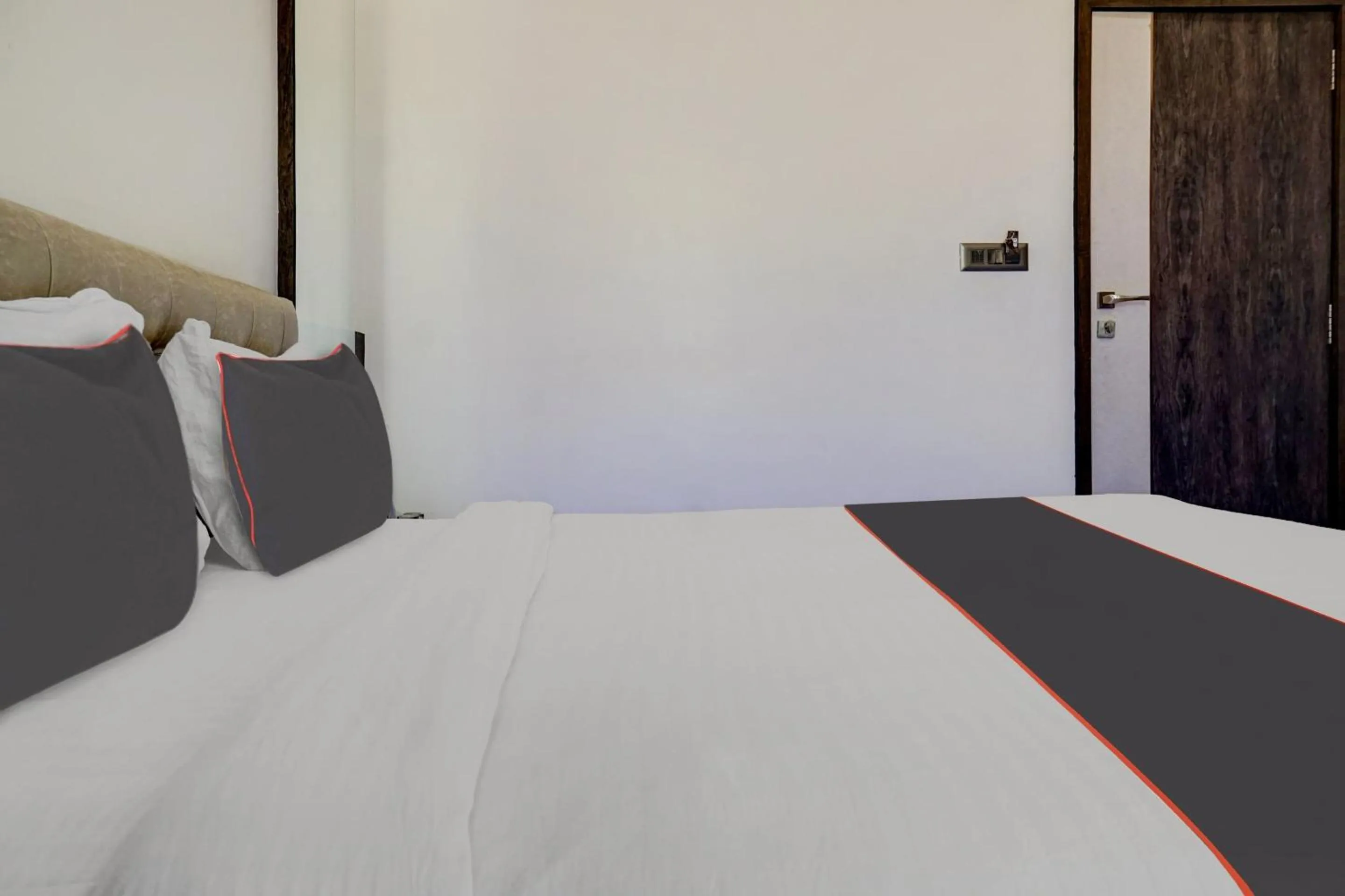 Bedroom, Bed in Super Townhouse Poona Royal