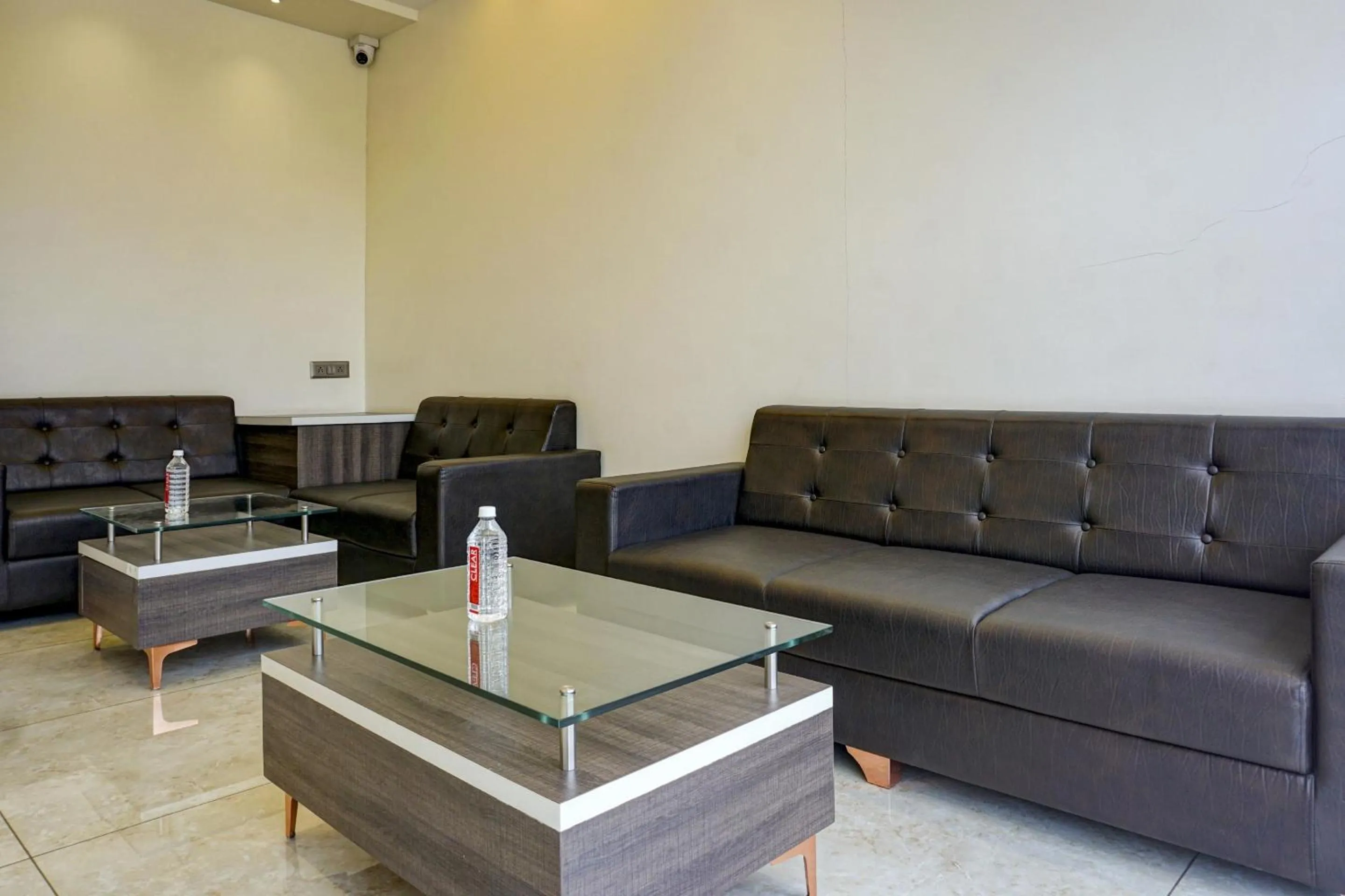 Lobby or reception in Super Townhouse Poona Royal