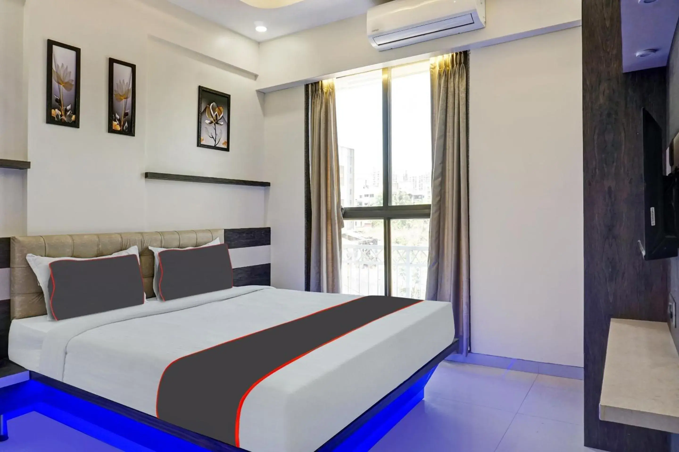 Bedroom, Bed in Super Townhouse Poona Royal Bedroom, Bed in Super Townhouse Poona Royal