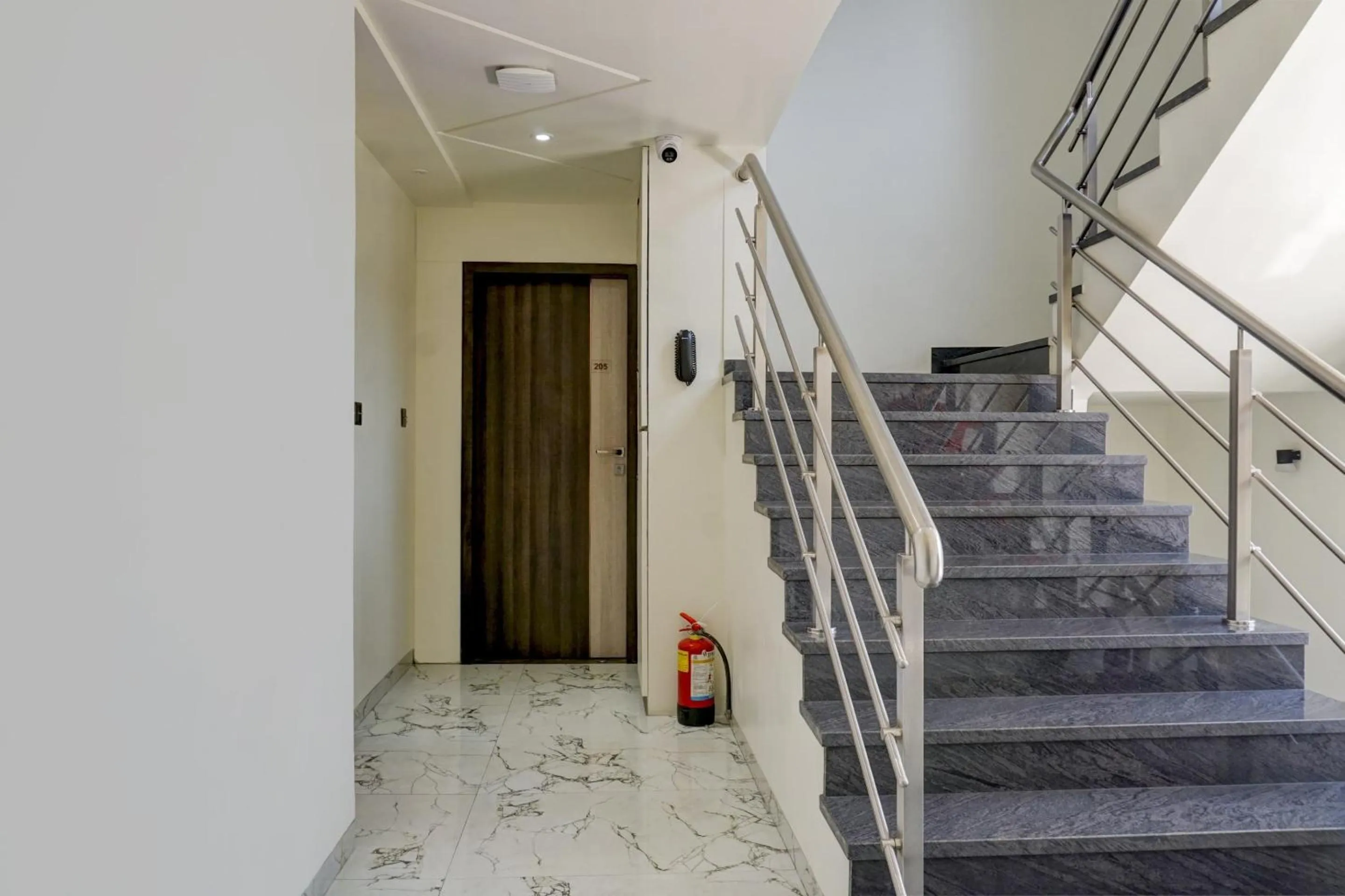 Lobby or reception in Super Townhouse Poona Royal