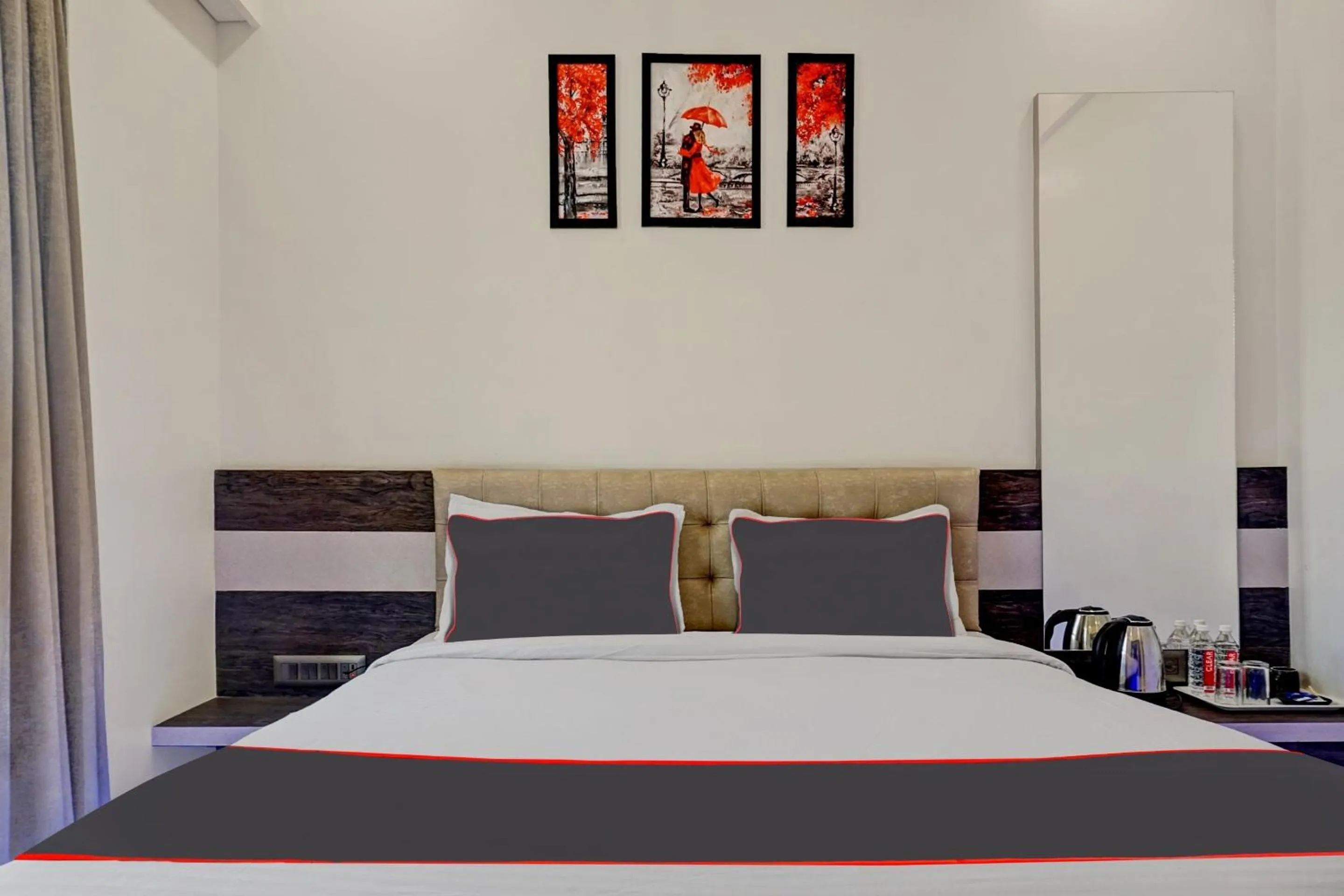 Bedroom, Bed in Super Townhouse Poona Royal