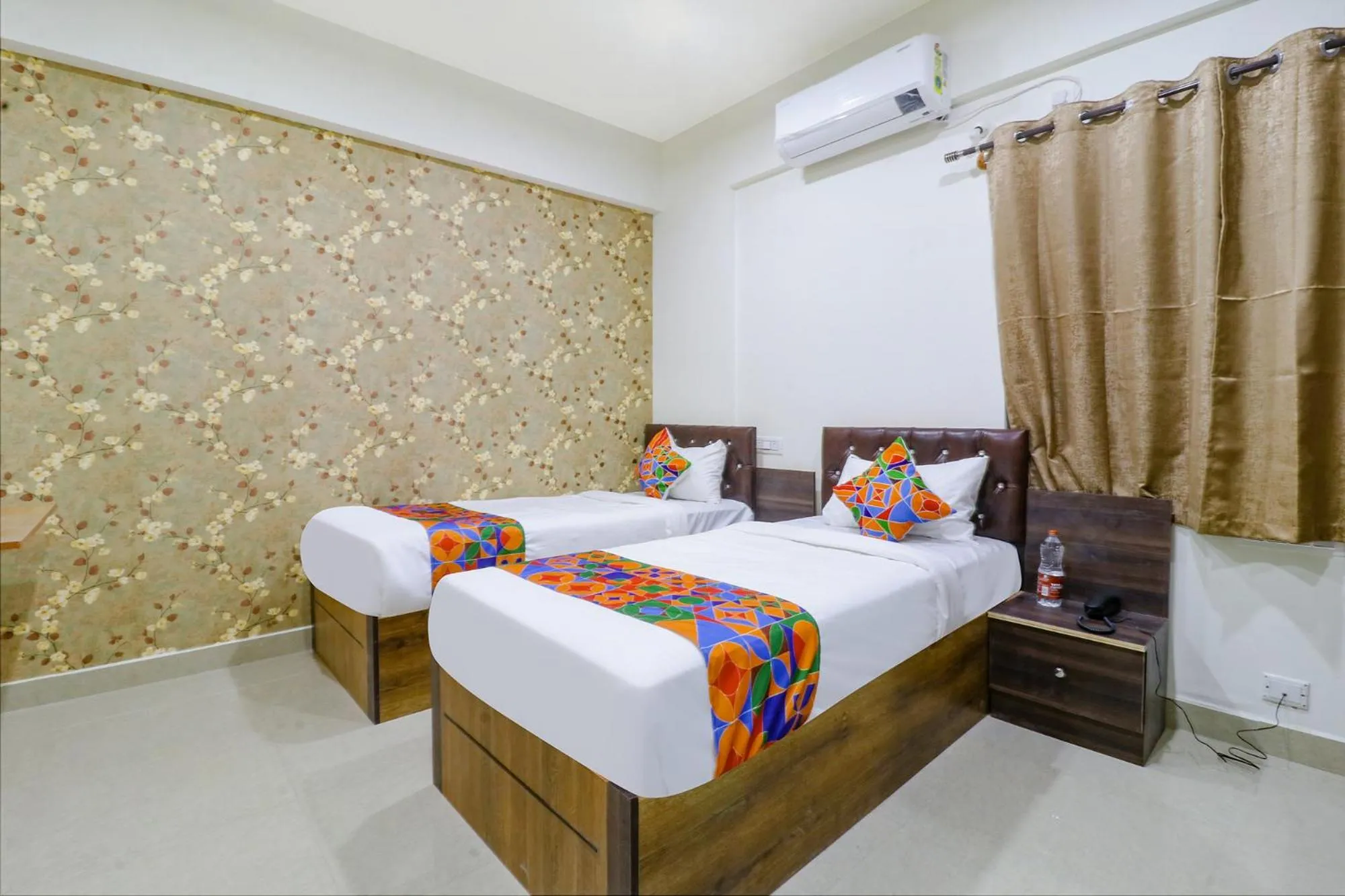 Bed in FabHotel E City Inn - 3km from Infosys Campus