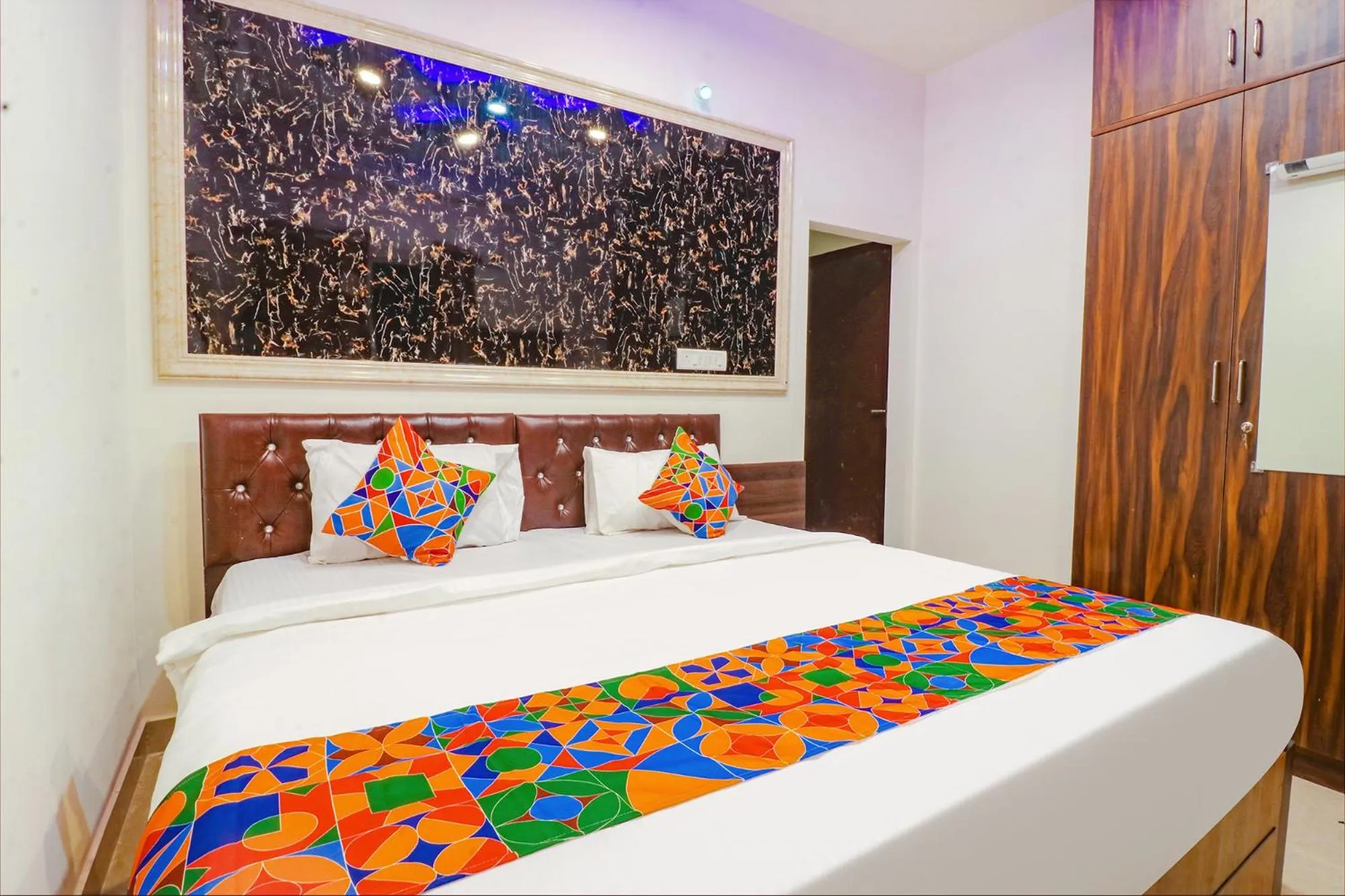 Bed in FabHotel E City Inn - 3km from Infosys Campus