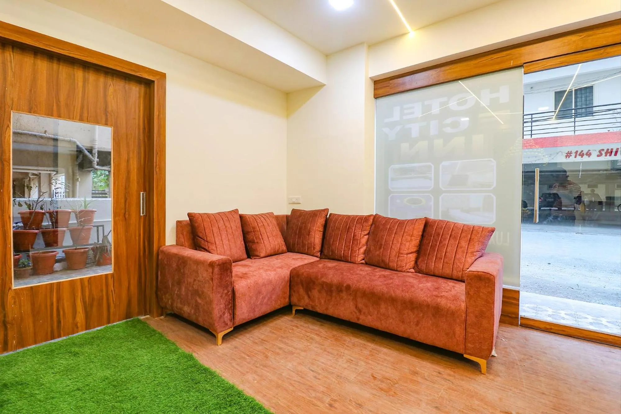 Seating area in FabHotel E City Inn - 3km from Infosys Campus