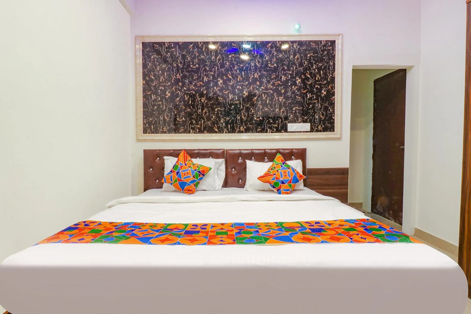 Bed in FabHotel E City Inn - 3km from Infosys Campus