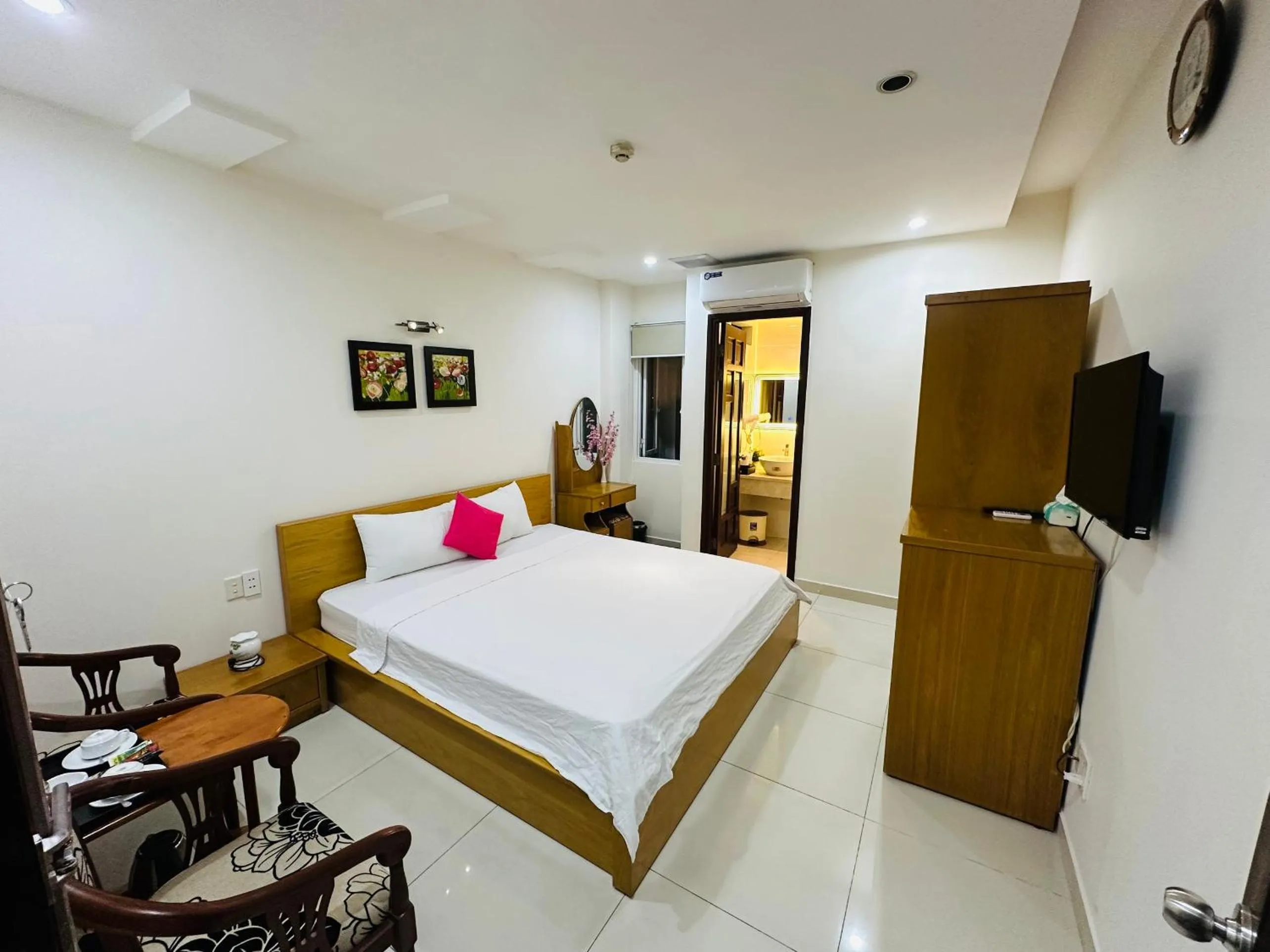 Bed in REDFLOWER HOTEL