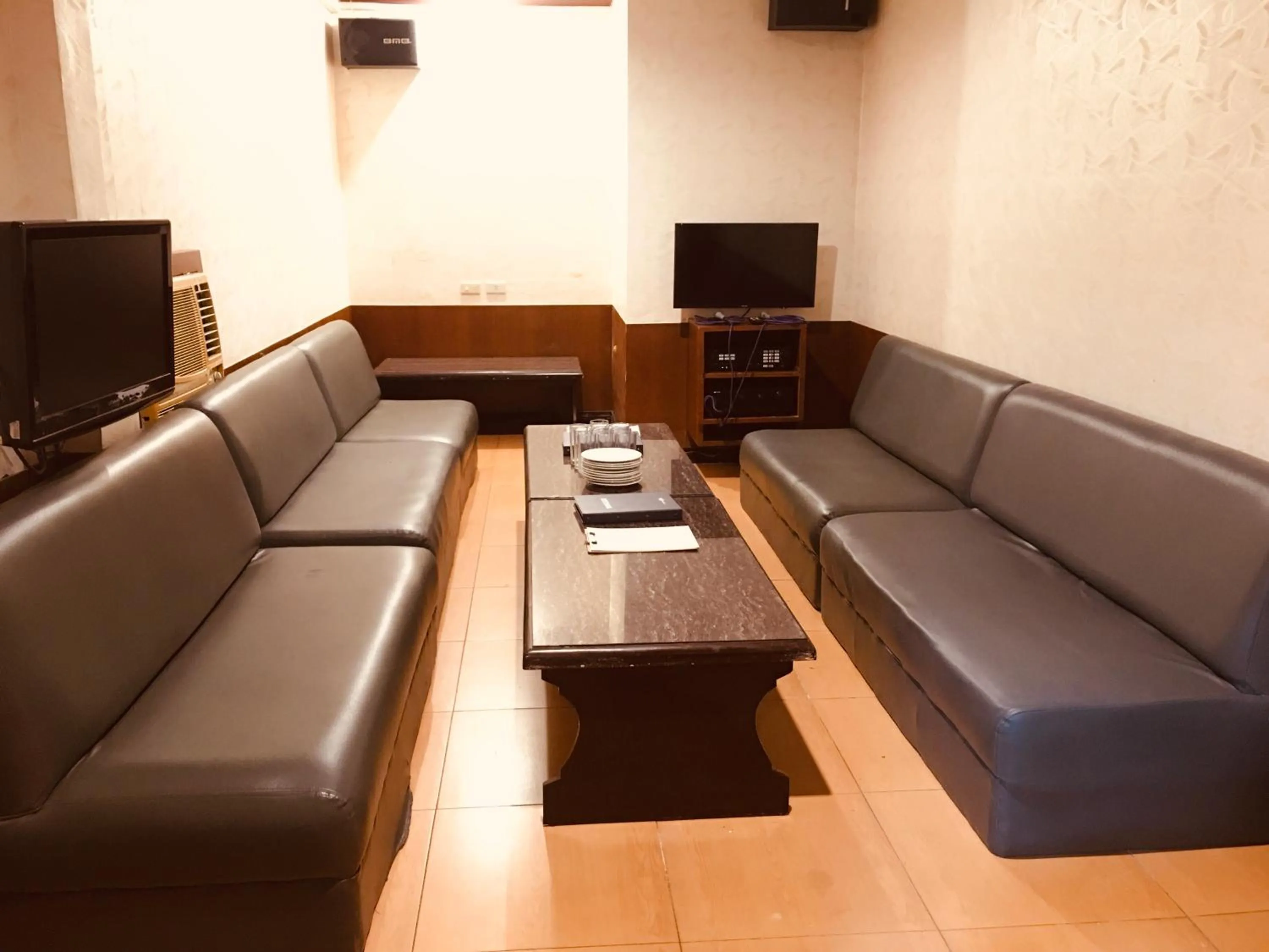 Lounge or bar in AMALFI718 HOTEL