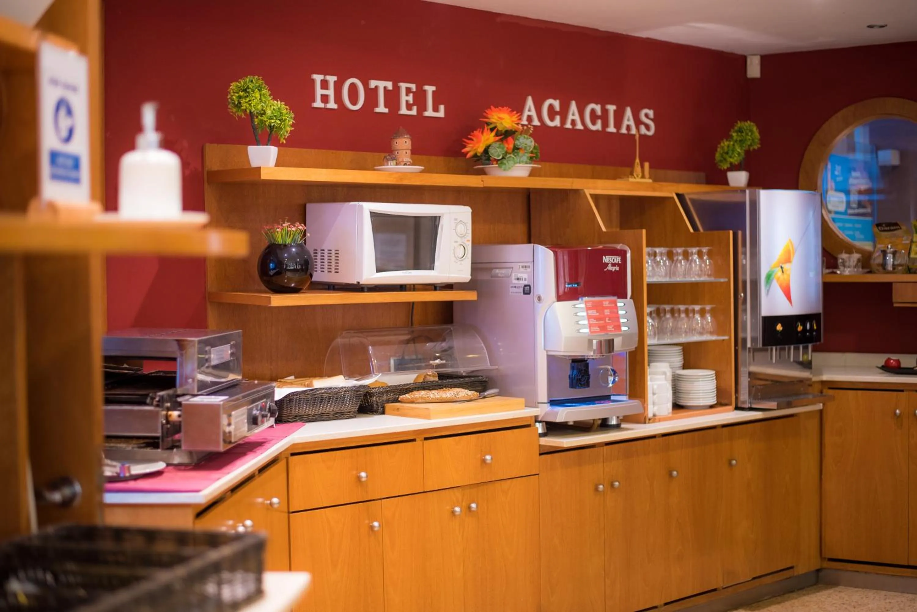 Coffee/tea facilities in Hotel Acacias Suites & Spa