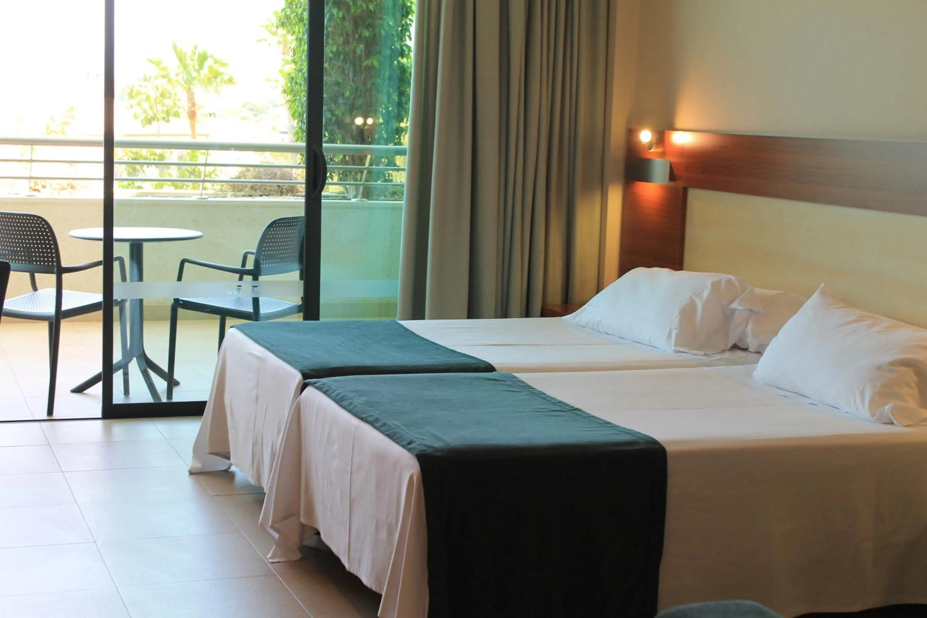 Bedroom, Bed in Hotel Deloix 4* Sup