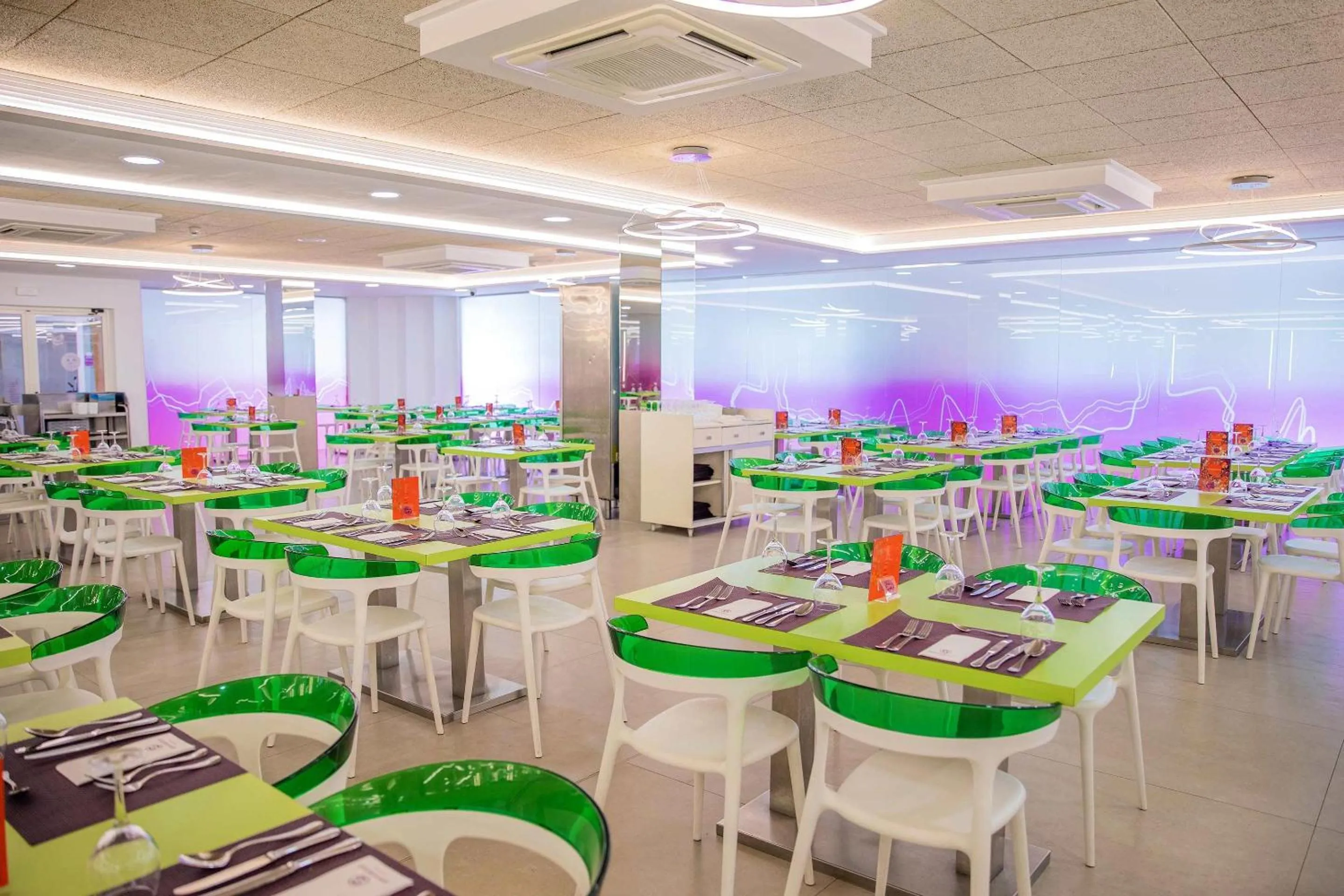 Restaurant/places to eat in Hotel Servigroup Romana