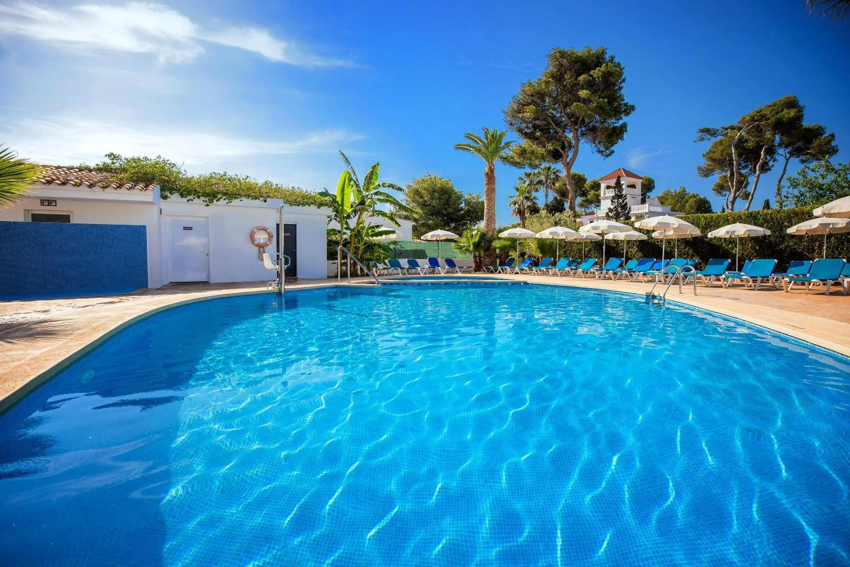 Swimming pool in Hotel Servigroup Romana