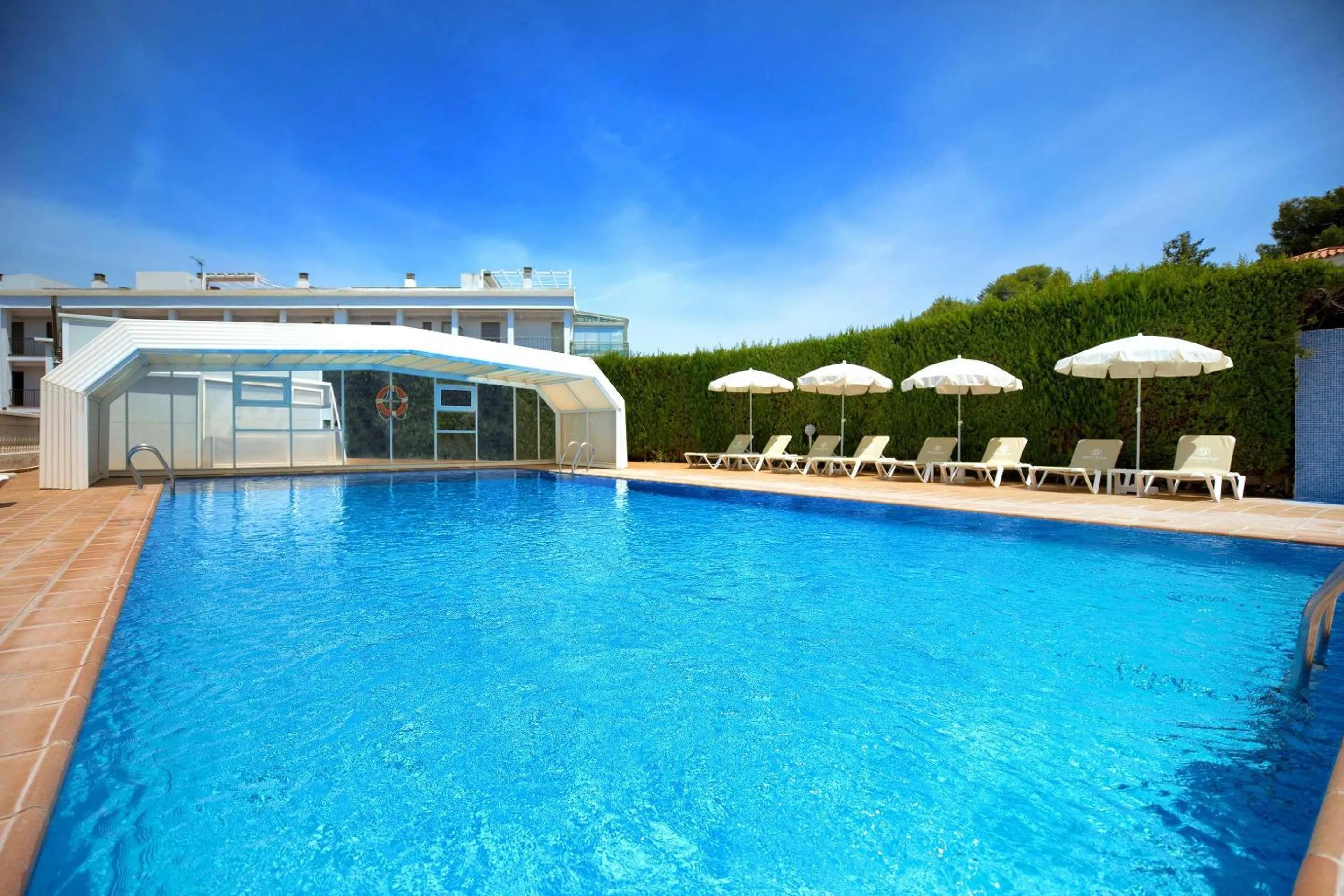 Swimming pool in Hotel Servigroup Romana