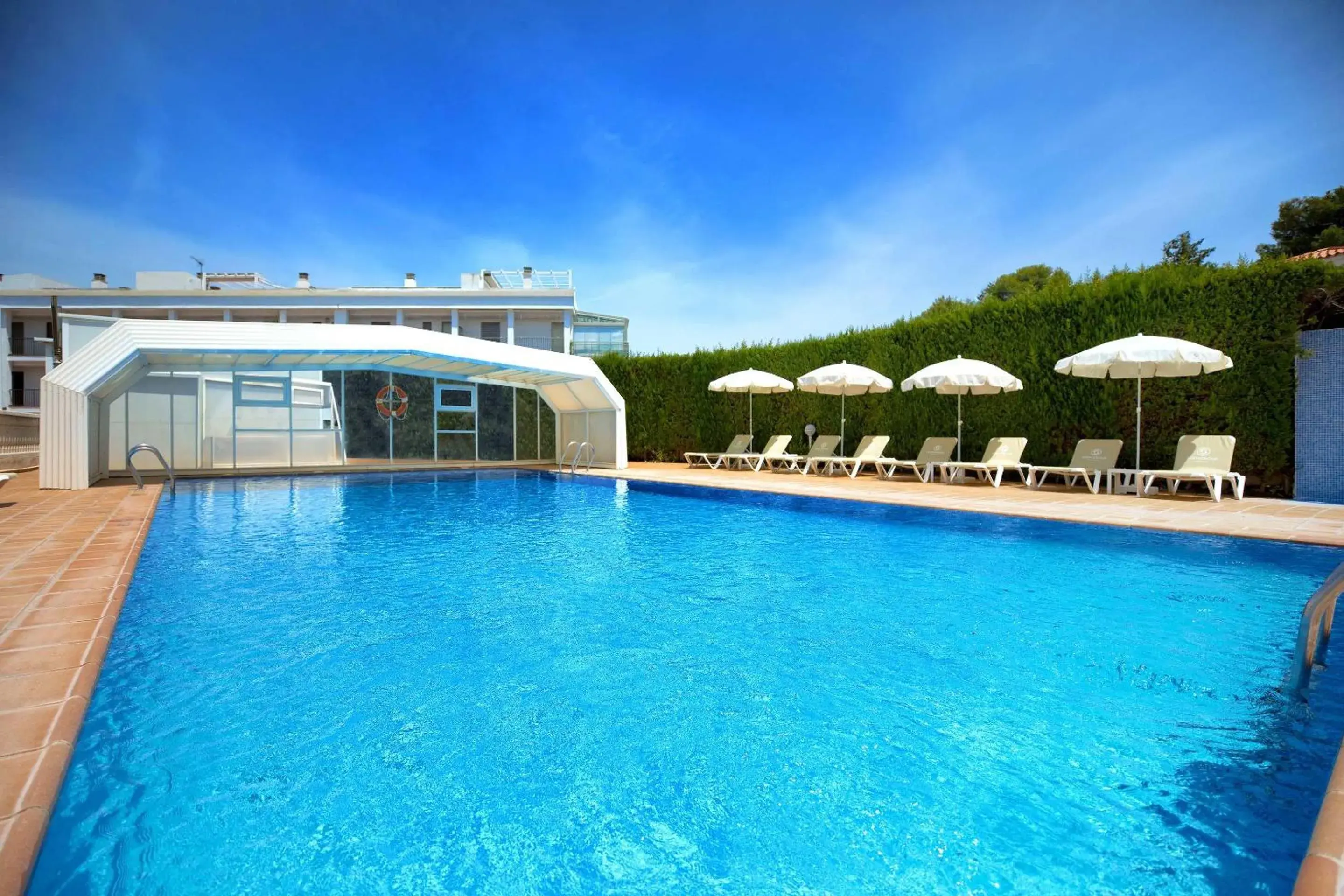 Swimming pool in Hotel Servigroup Romana Swimming pool in Hotel Servigroup Romana