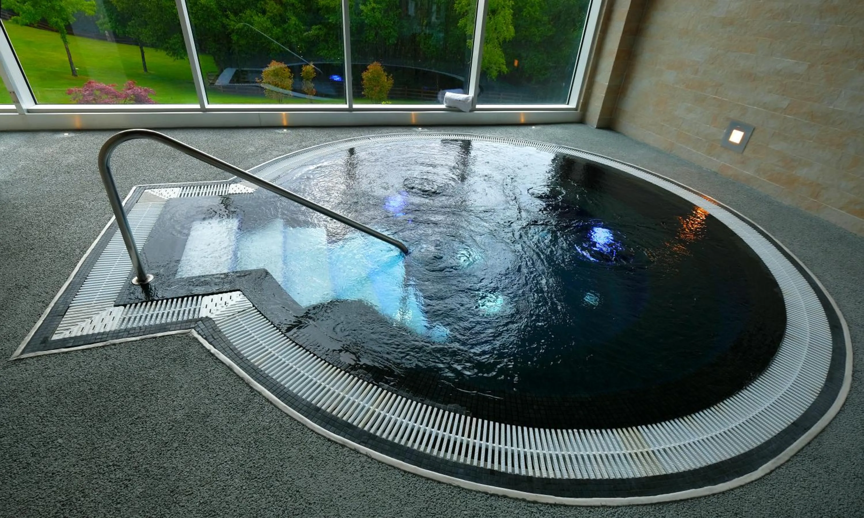 Hot Tub in Hotel Spa Attica21 Vilalba