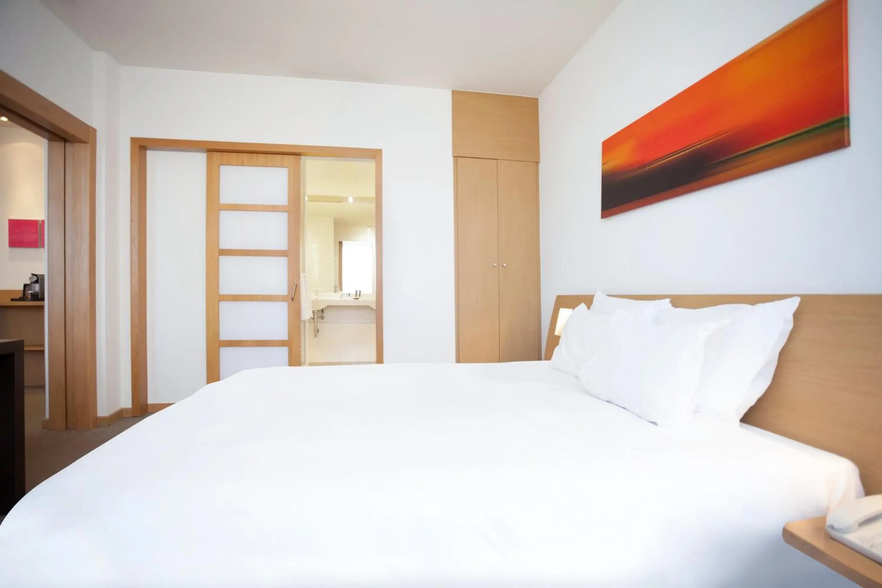 Photo of the whole room, Bed in Sercotel Valladolid Photo of the whole room, Bed in Sercotel Valladolid