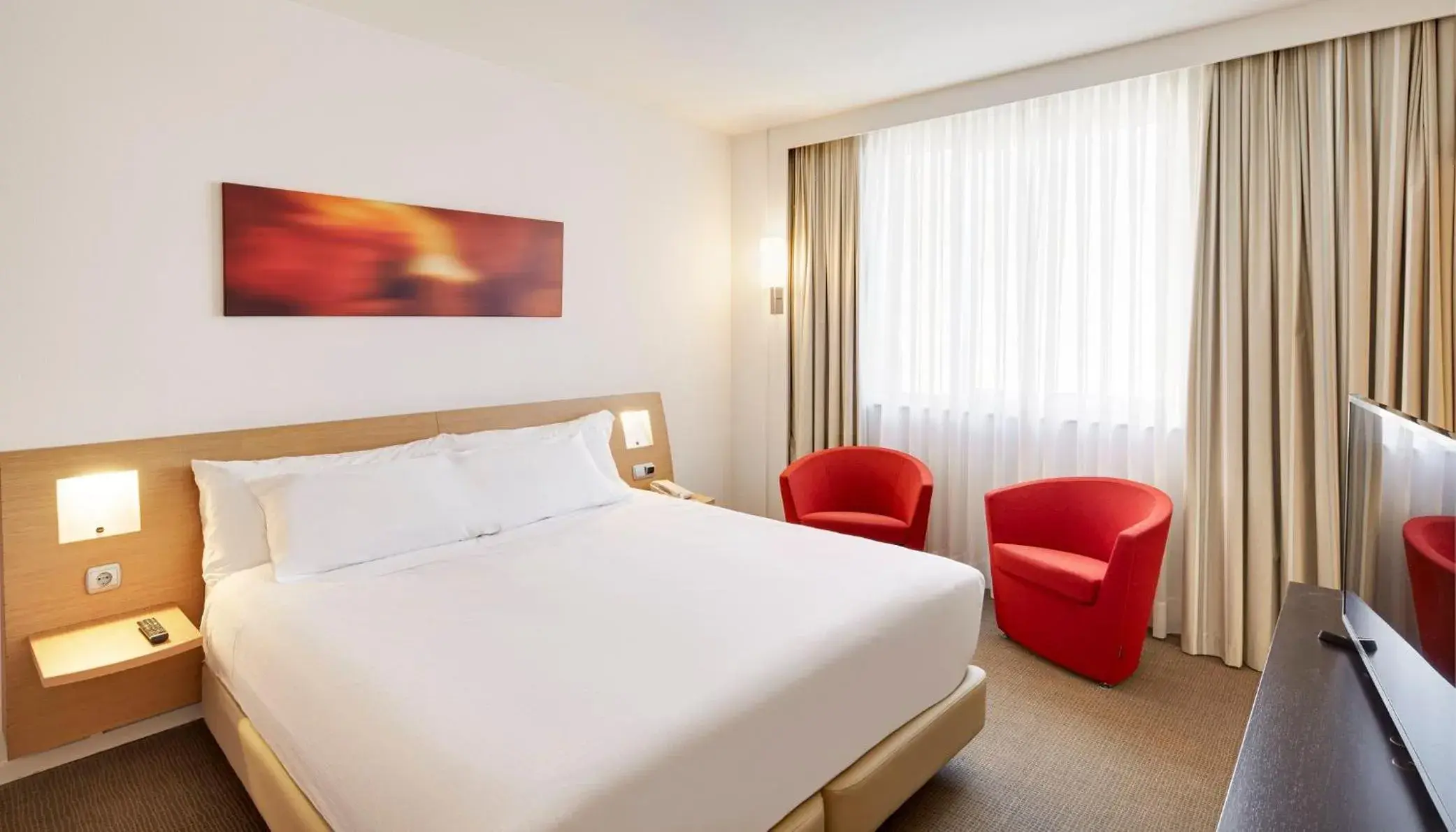 Photo of the whole room, Bed in Sercotel Valladolid Photo of the whole room, Bed in Sercotel Valladolid