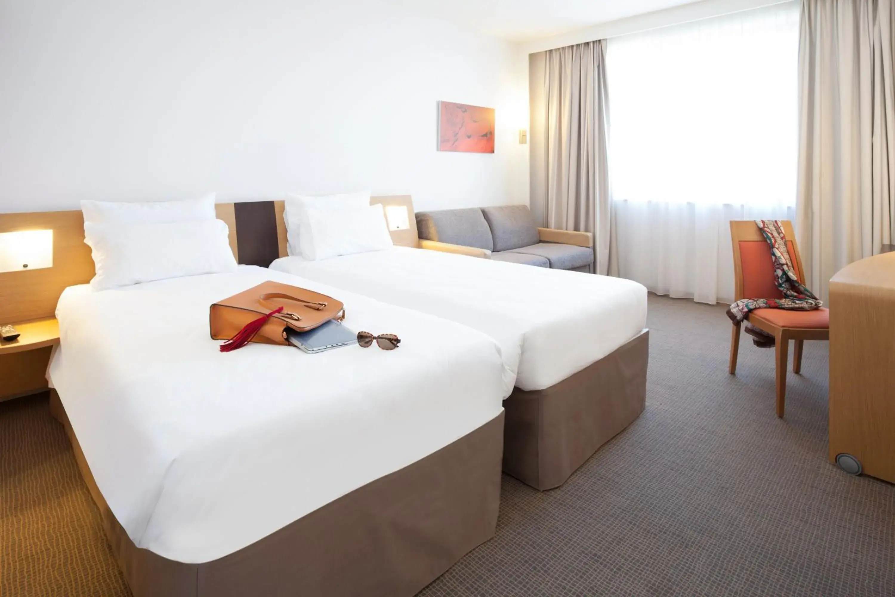 Photo of the whole room, Bed in Sercotel Valladolid Photo of the whole room, Bed in Sercotel Valladolid