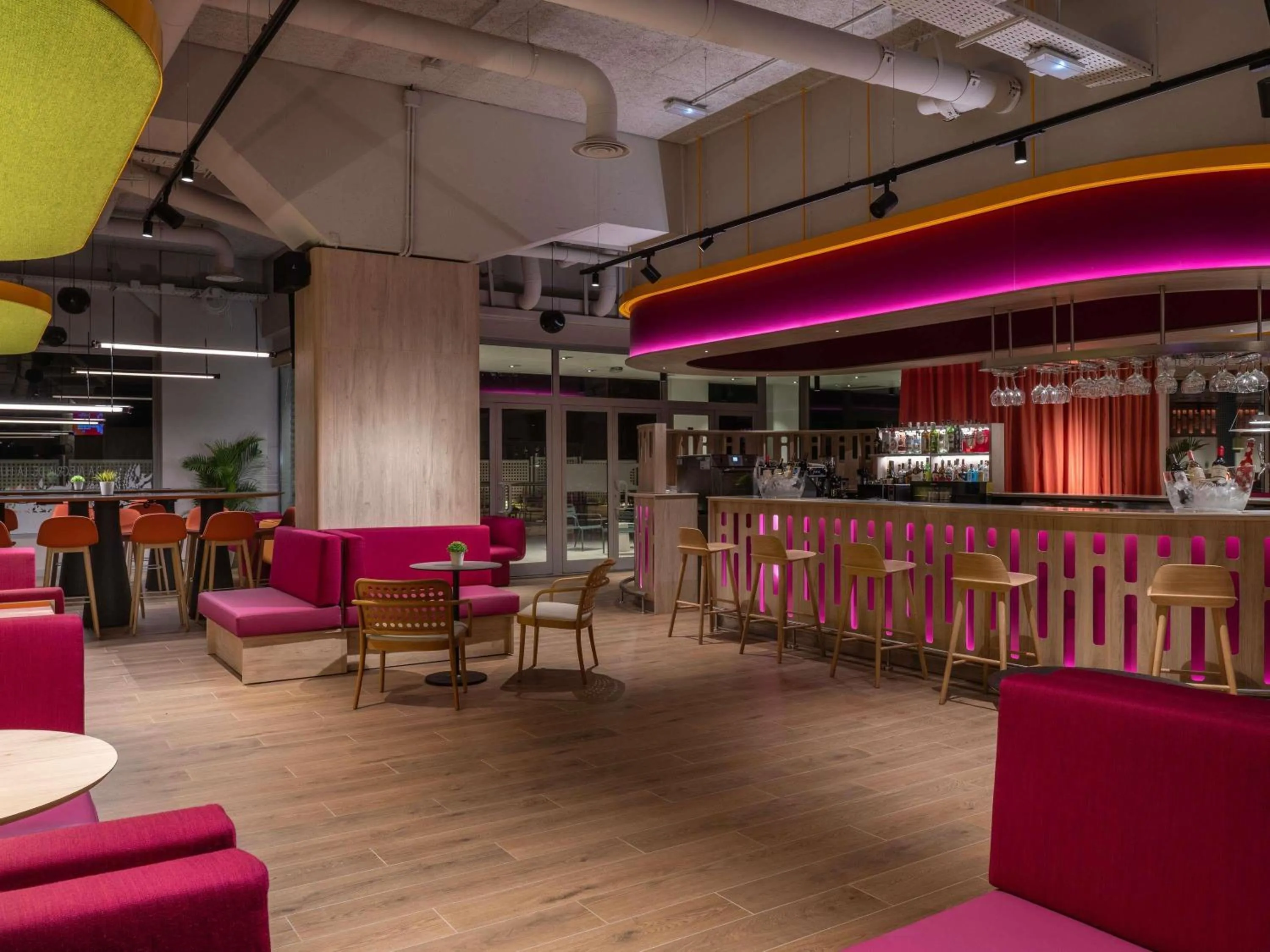 Lounge or bar in ibis Styles Barcelona Sant Joan Despi