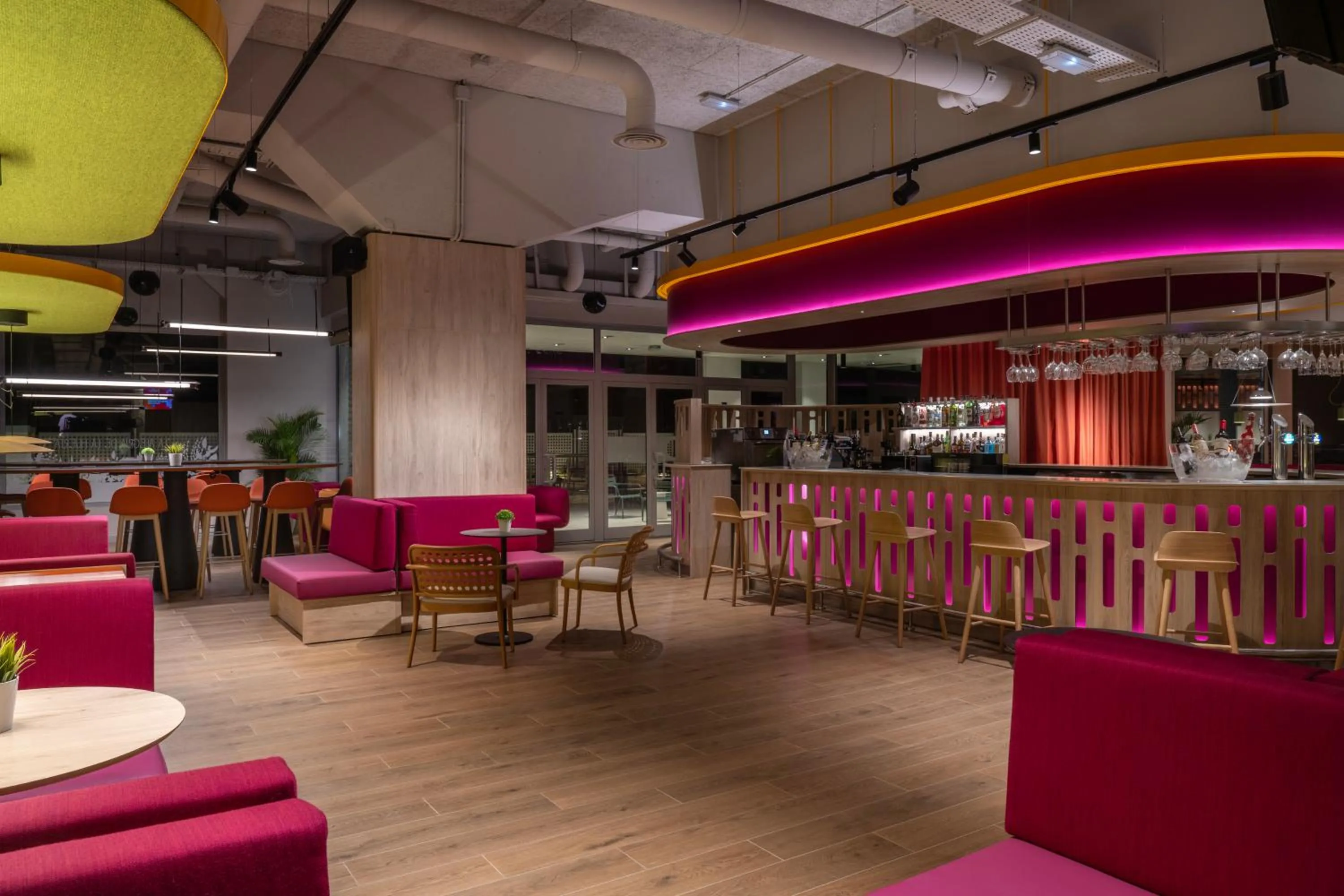 Lounge or bar in ibis Styles Barcelona Sant Joan Despi