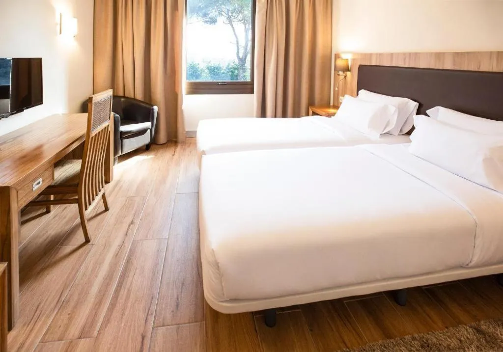 Communal lounge/ TV room, Bed in Hotel Eden Park by Brava Hoteles