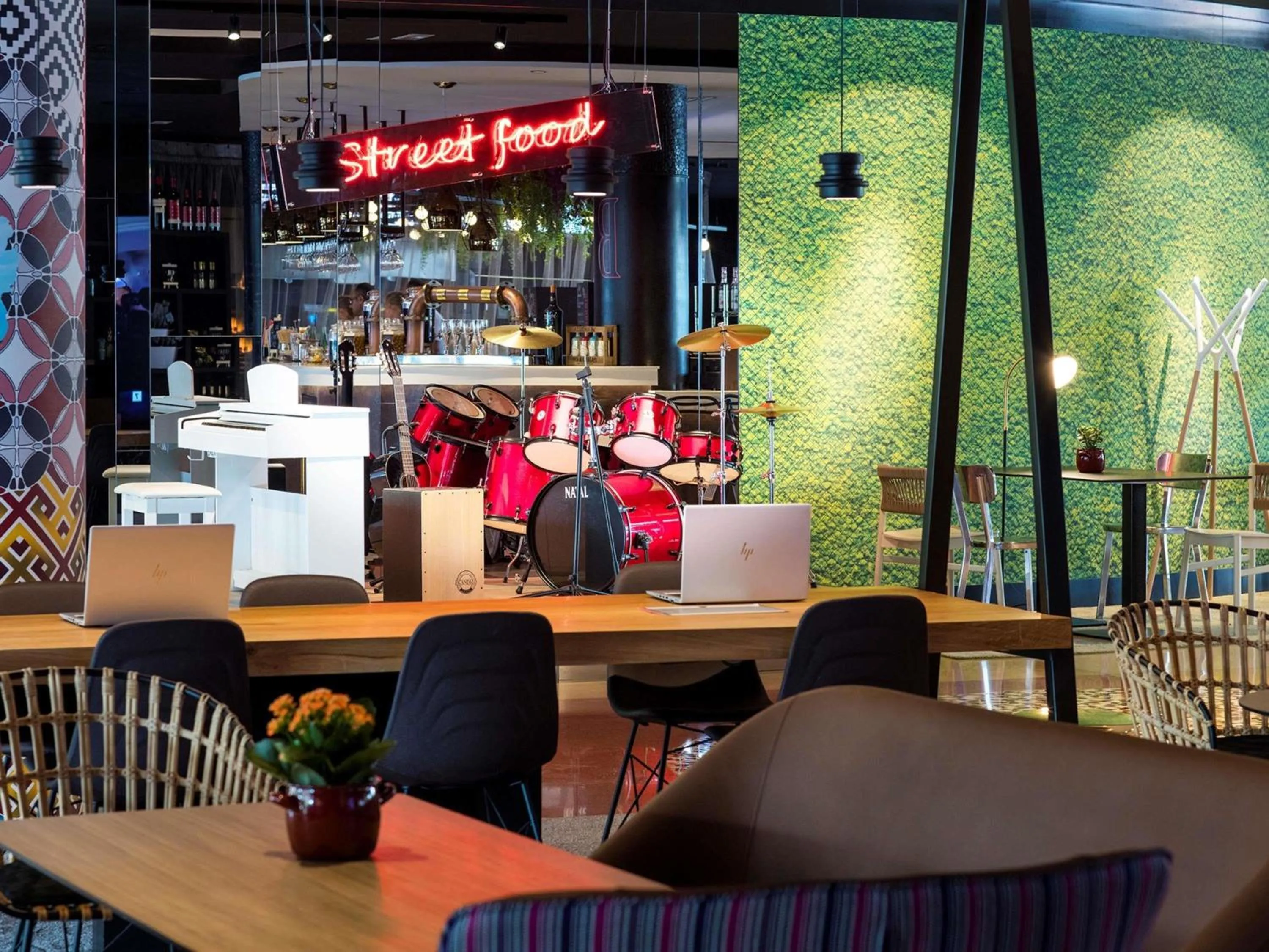 Lounge or bar in Novotel Barcelona Cornellà