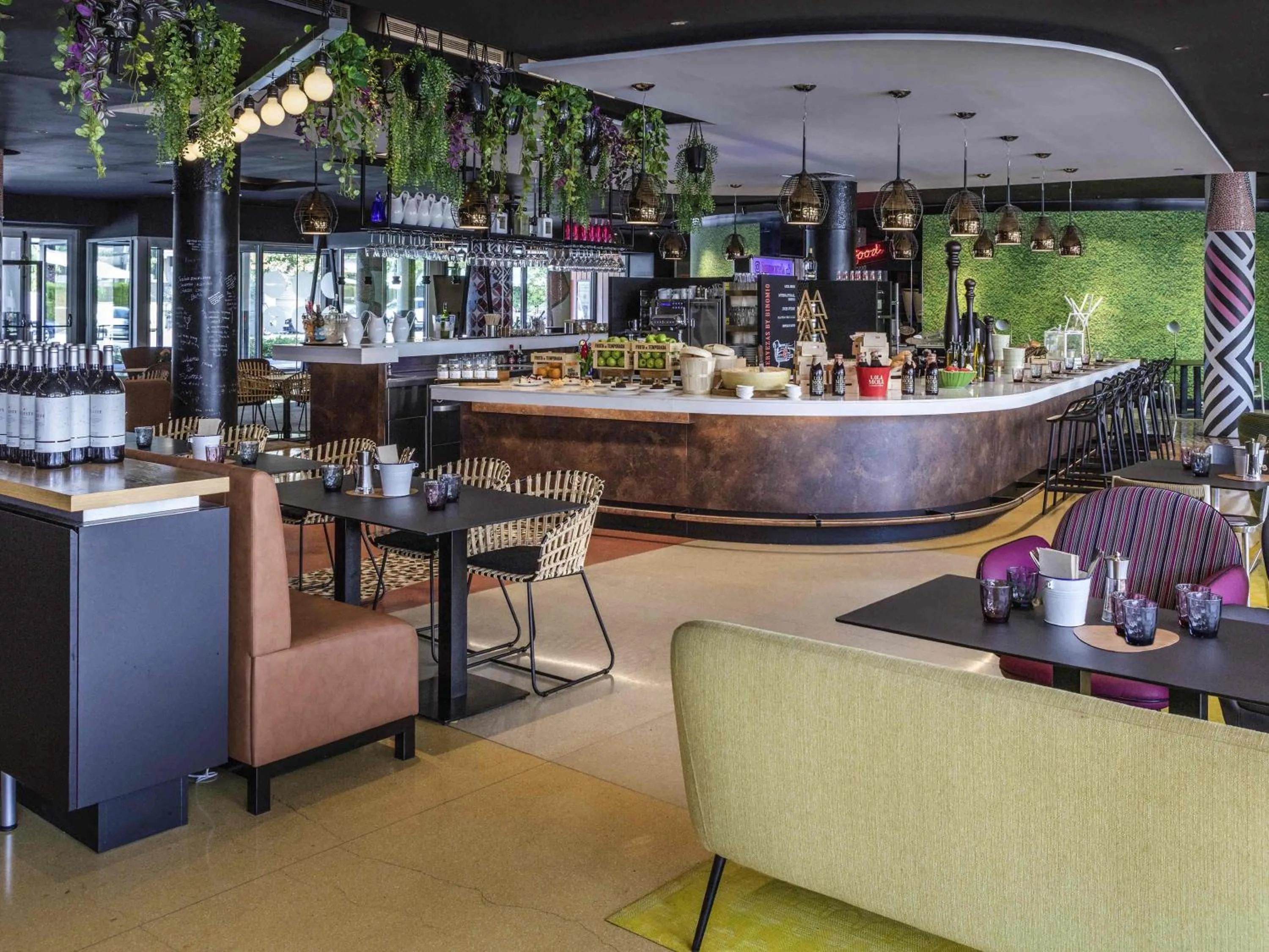 Restaurant/places to eat in Novotel Barcelona Cornellà