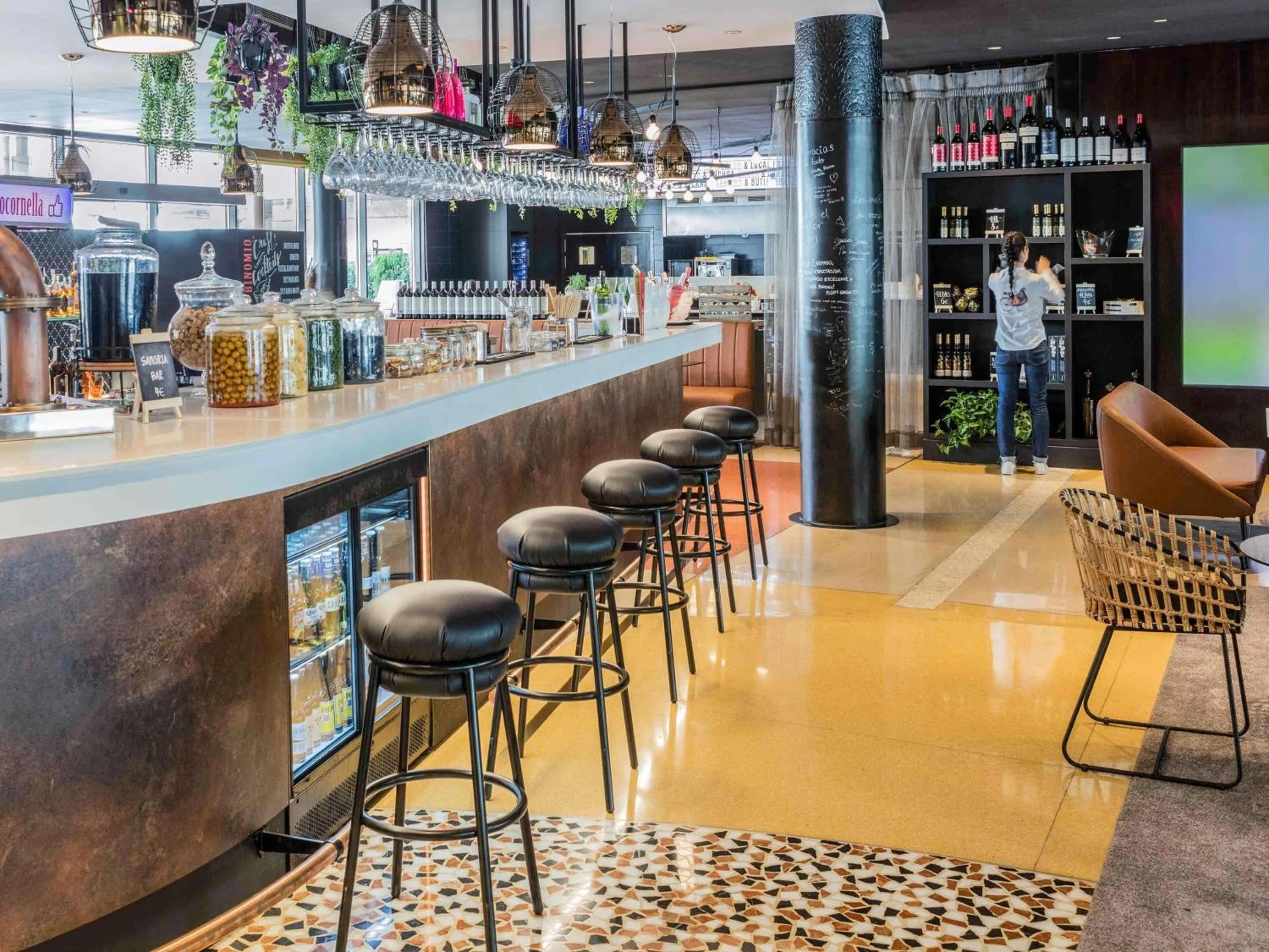 Lounge or bar in Novotel Barcelona Cornellà