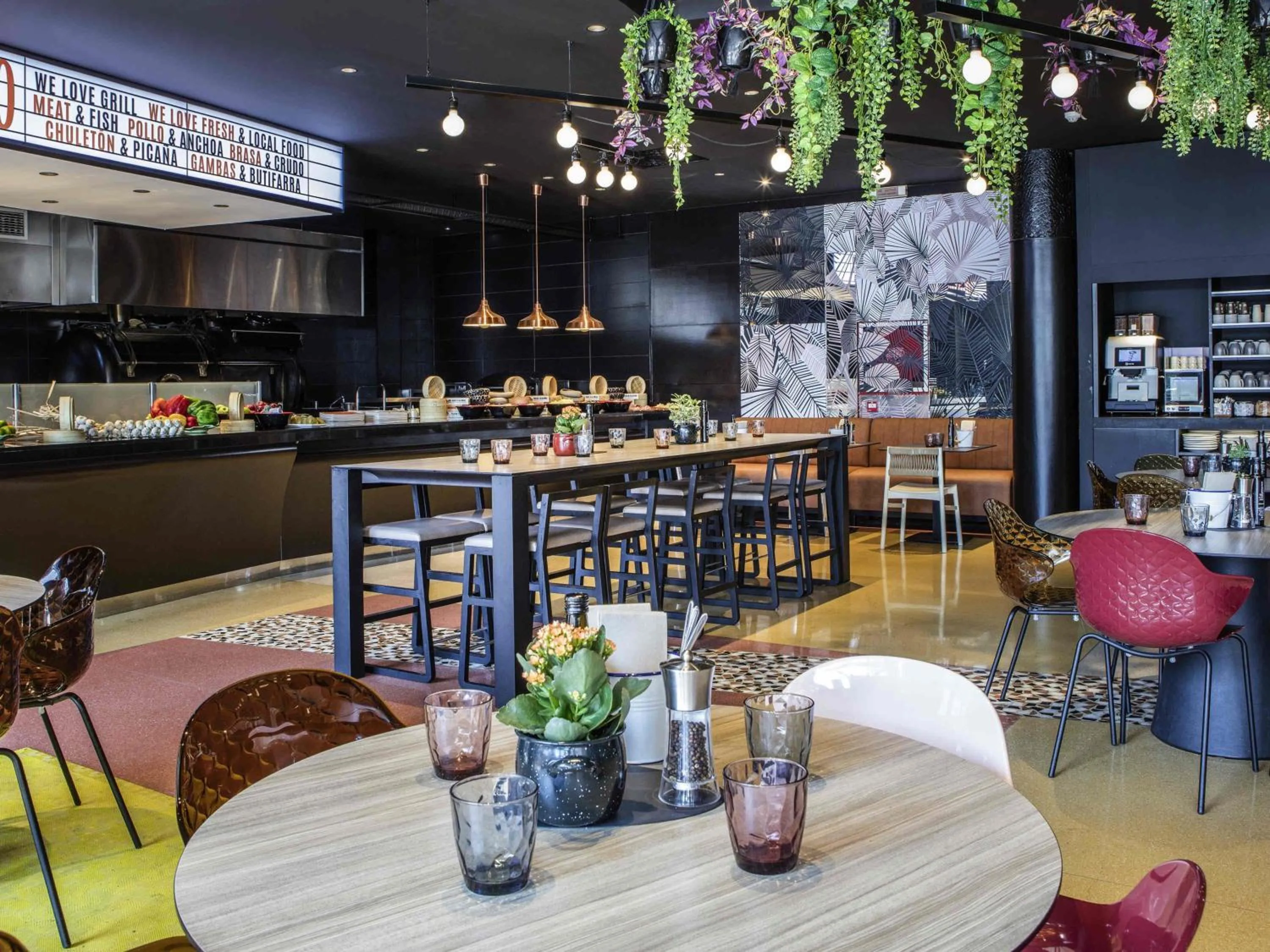 Restaurant/places to eat in Novotel Barcelona Cornellà