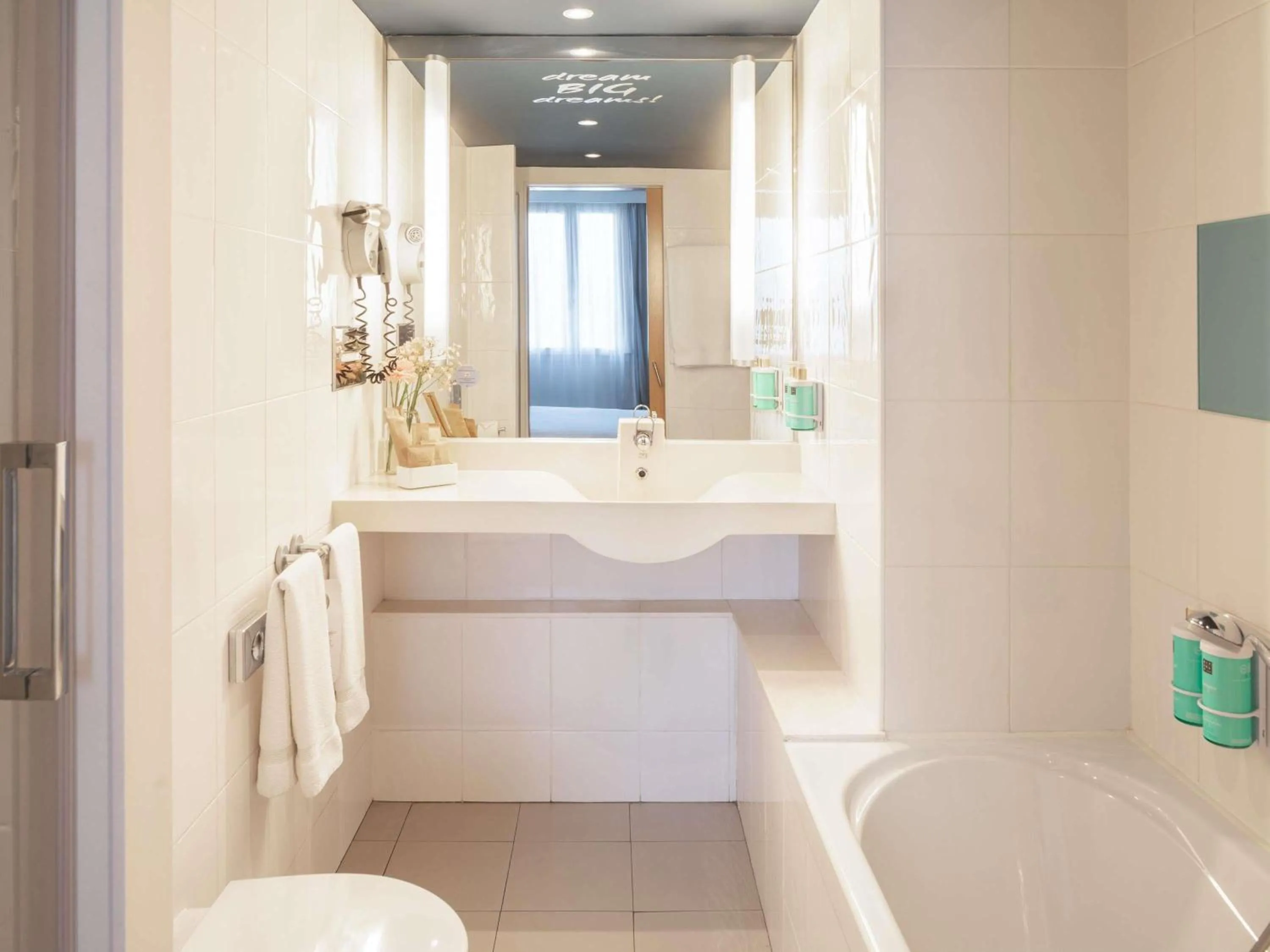 Bedroom in Novotel Barcelona Cornellà