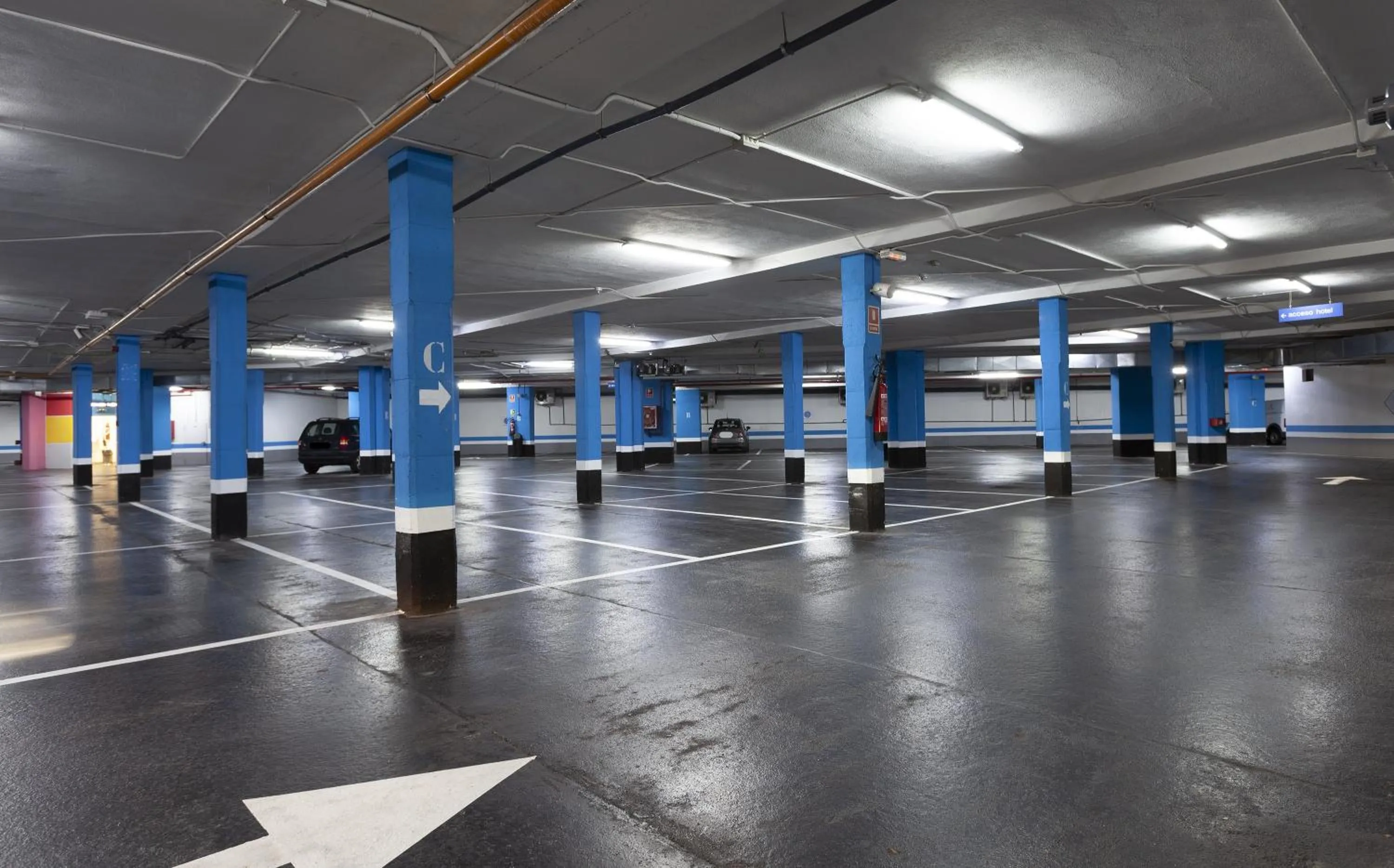 Parking in Hotel Puerta de Bilbao