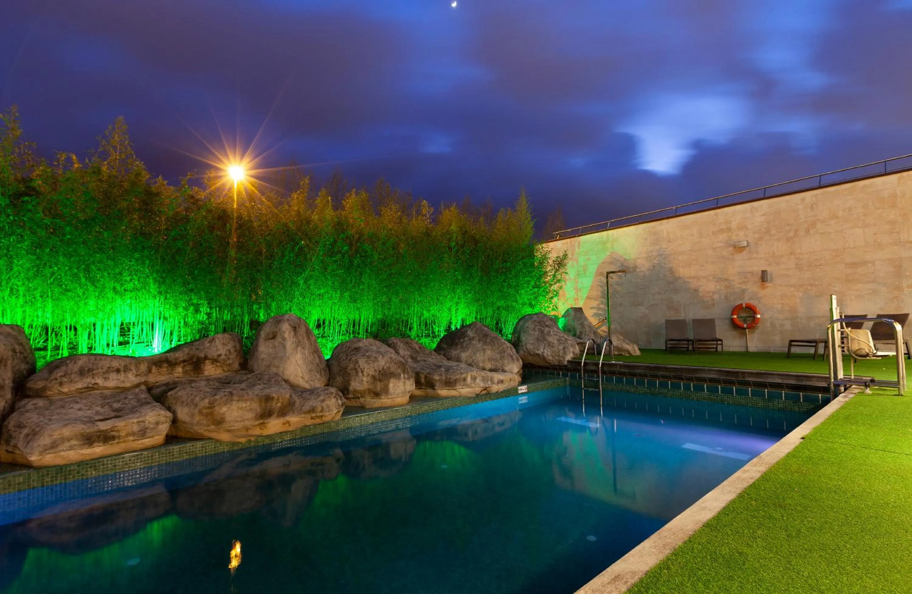 Swimming pool in Hotel Puerta de Bilbao