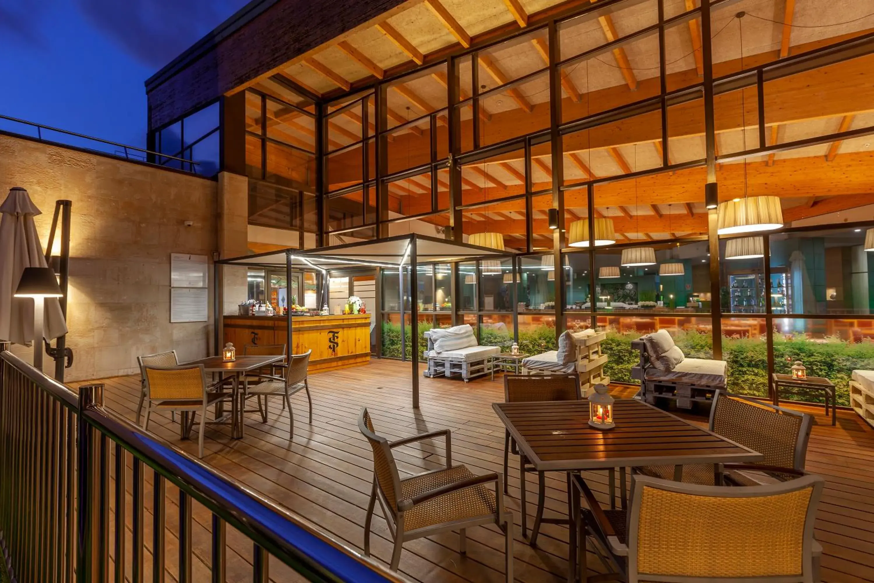 Lounge or bar in Hotel Puerta de Bilbao Lounge or bar in Hotel Puerta de Bilbao