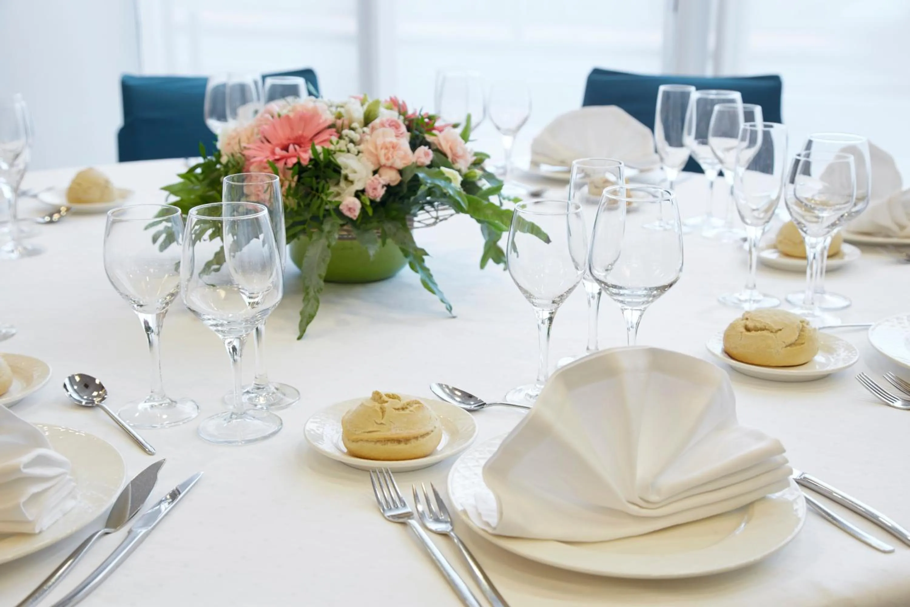 Restaurant/places to eat in Hotel Puerta de Bilbao