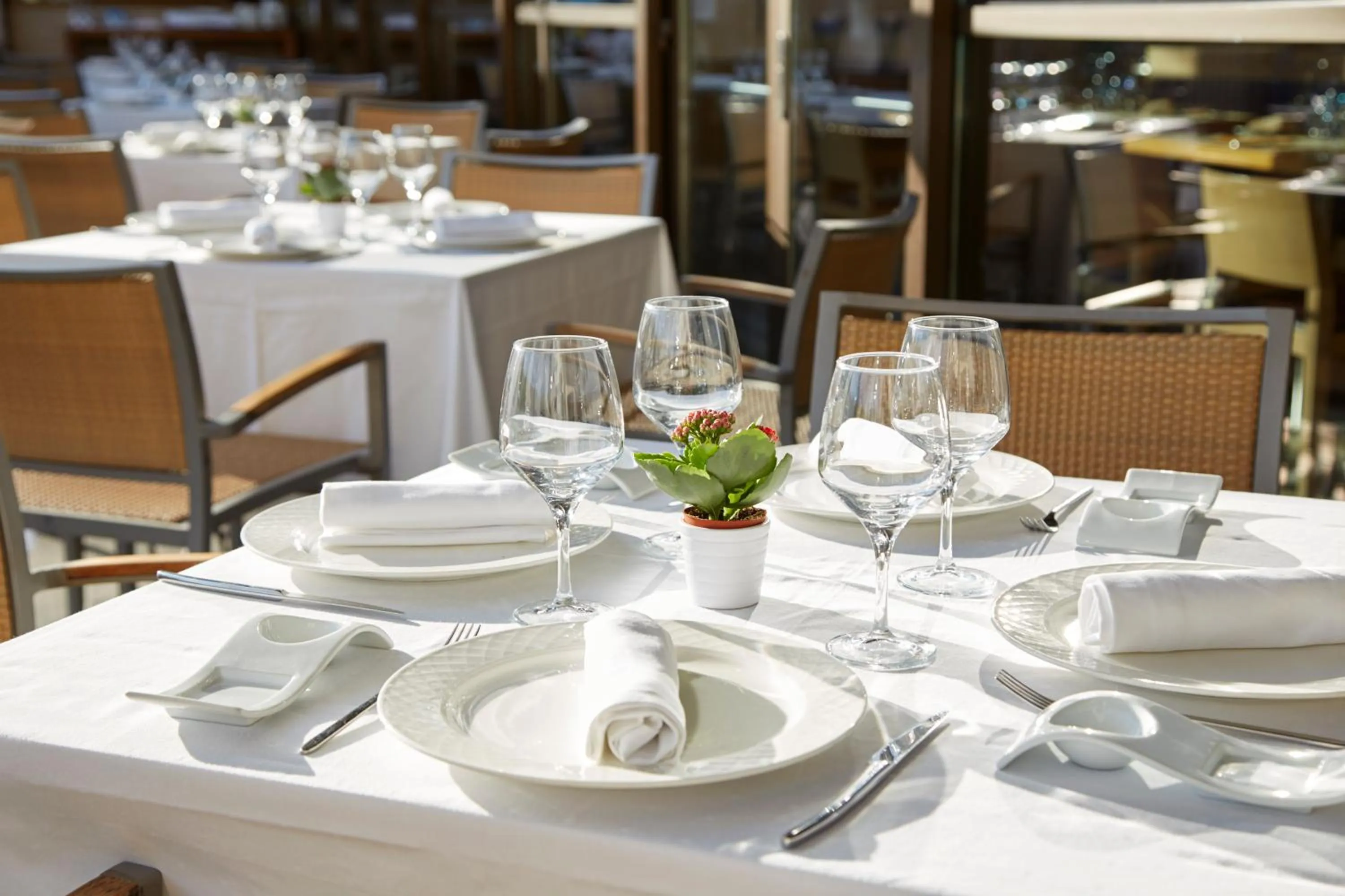 Restaurant/places to eat in Hotel Puerta de Bilbao