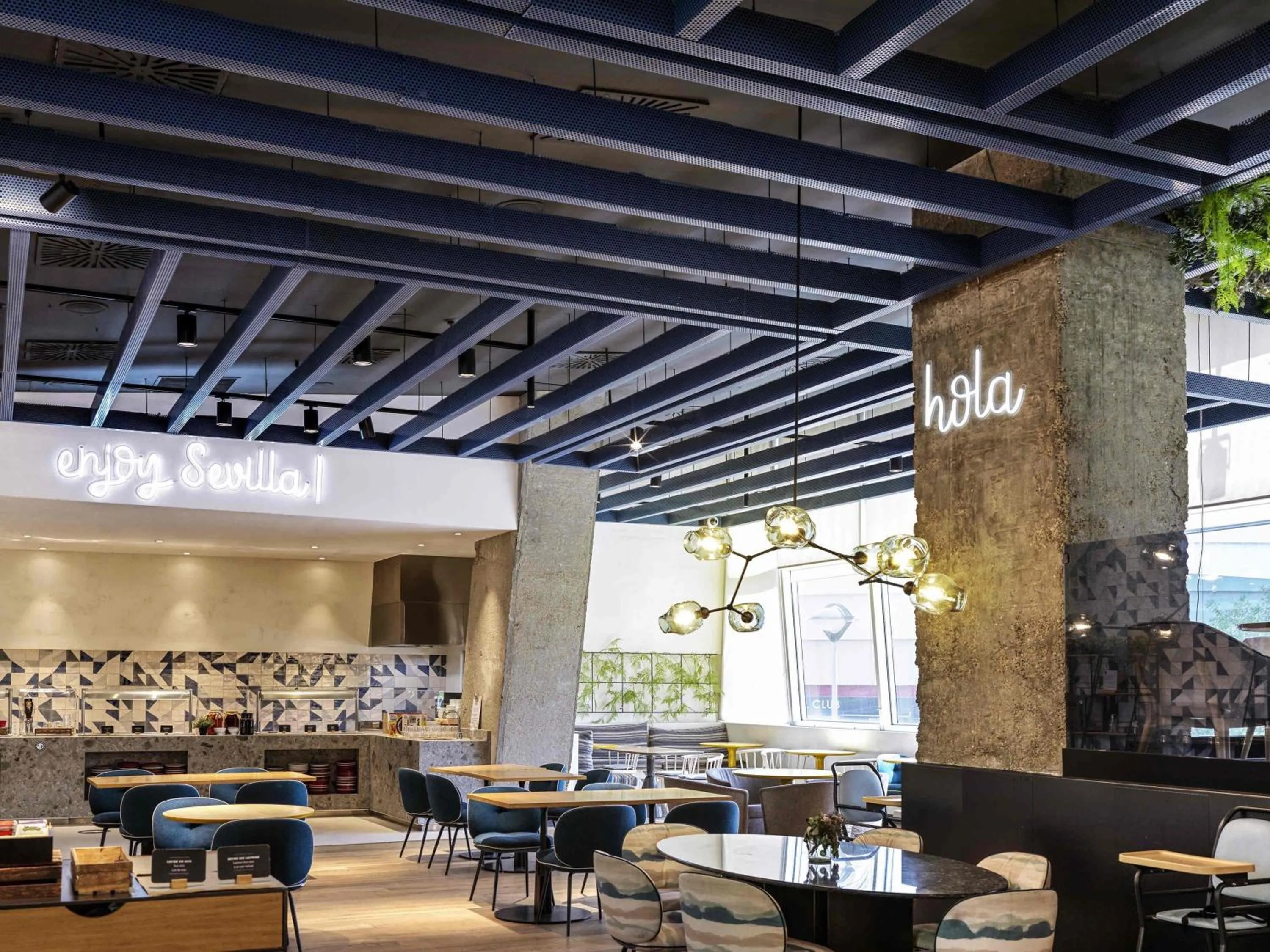 Restaurant/places to eat in Novotel Sevilla