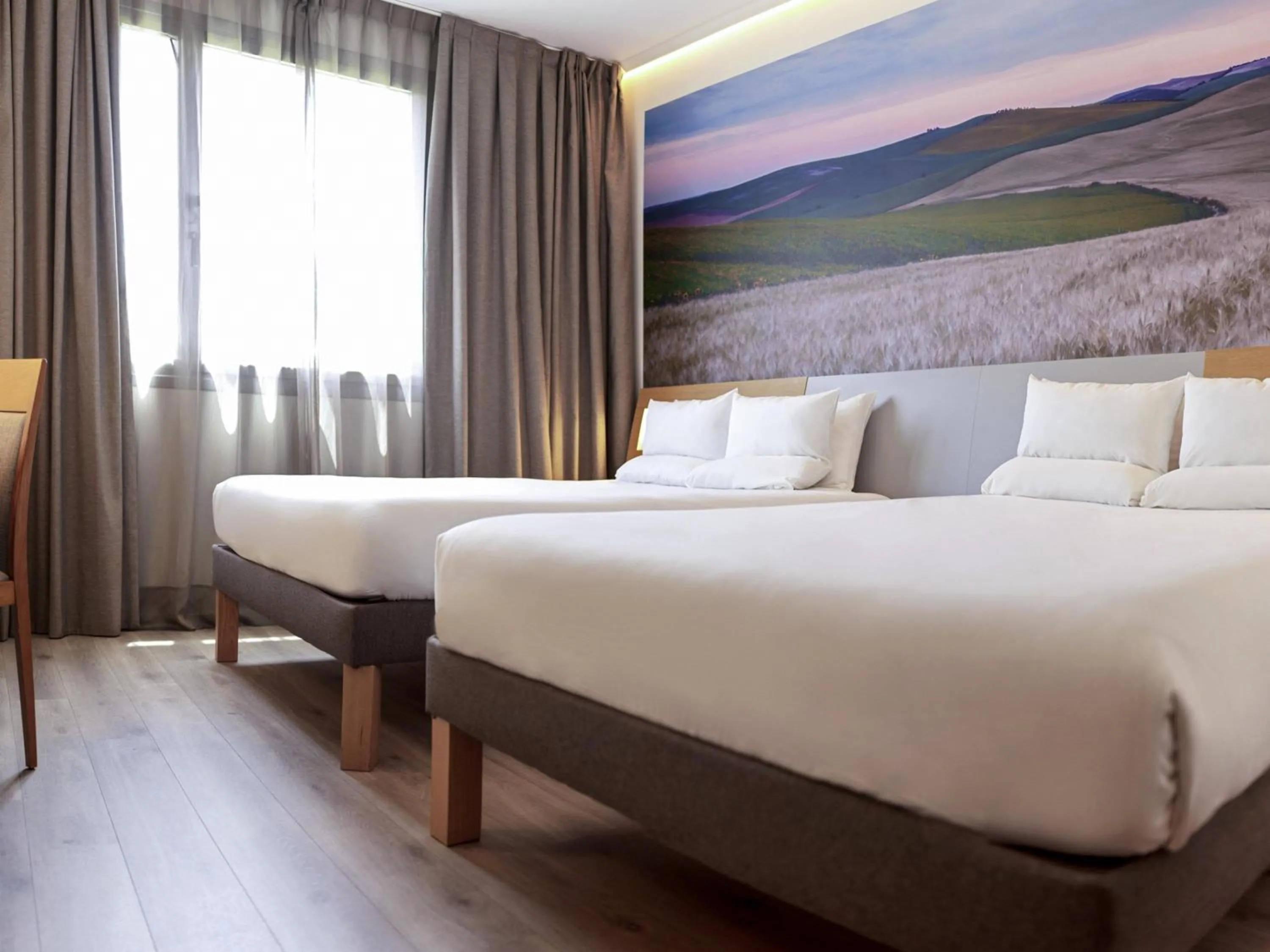 Bedroom, Bed in Novotel Sevilla