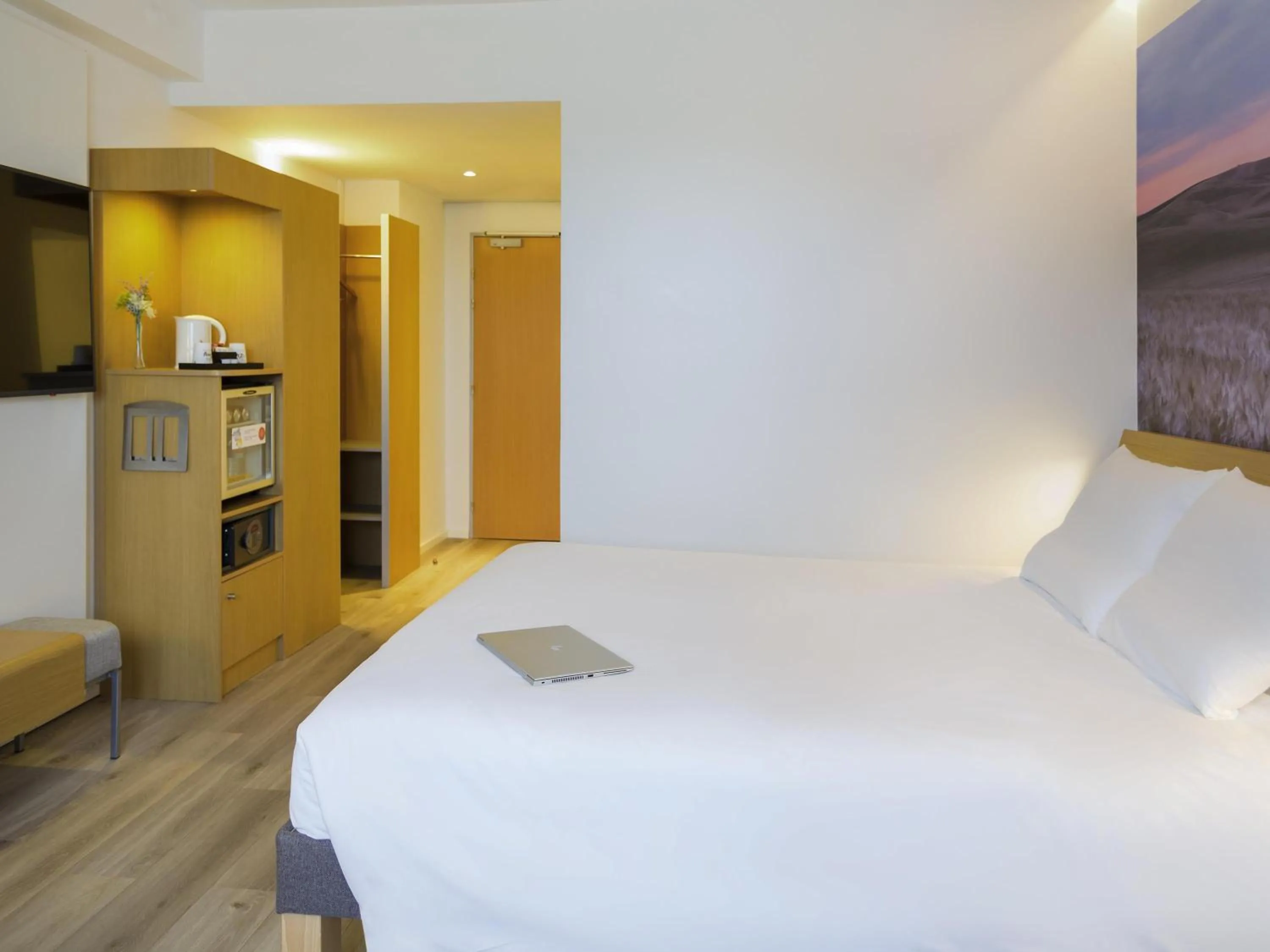 Bedroom, Bed in Novotel Sevilla