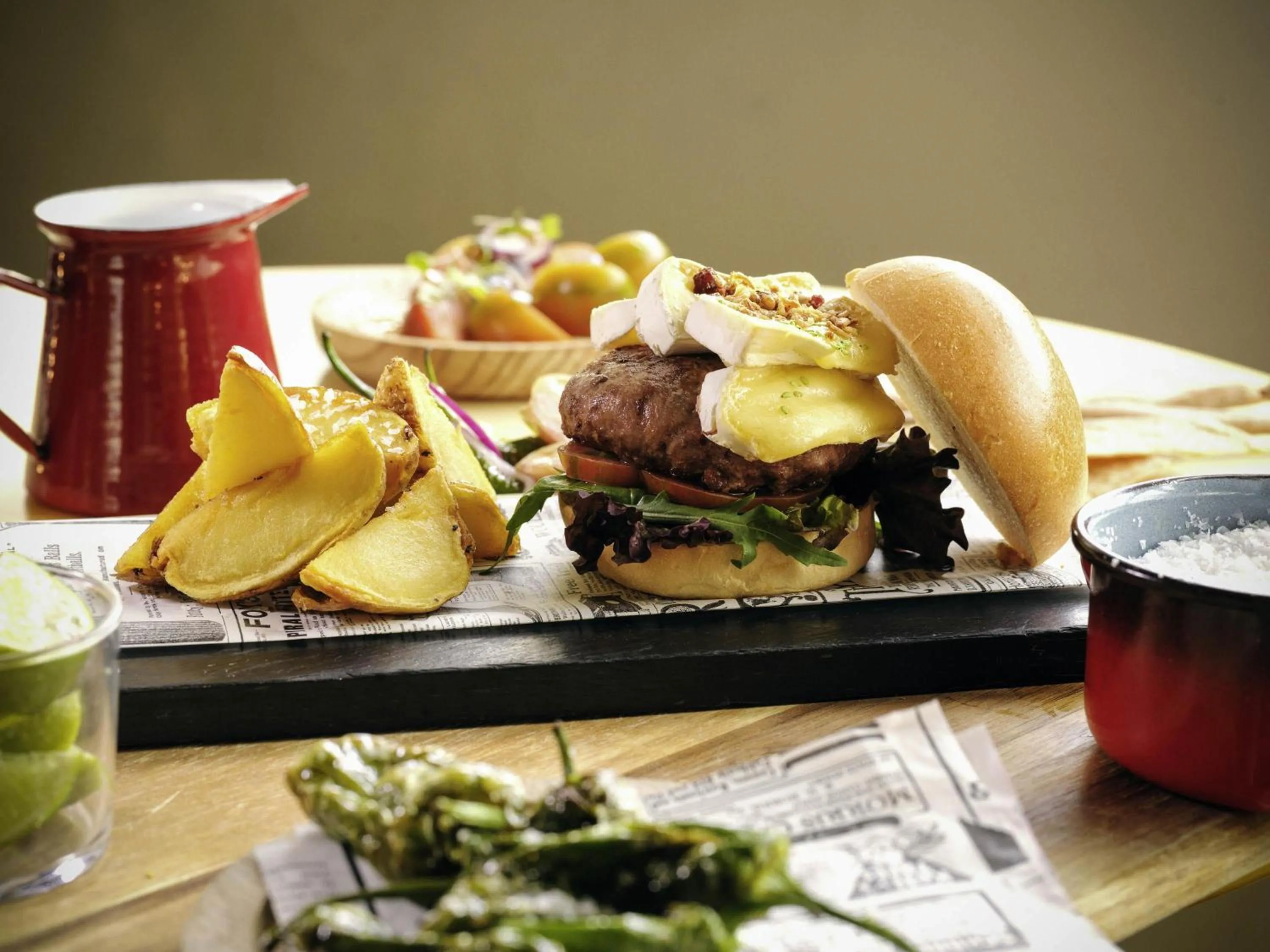 Restaurant/places to eat in Novotel Sevilla