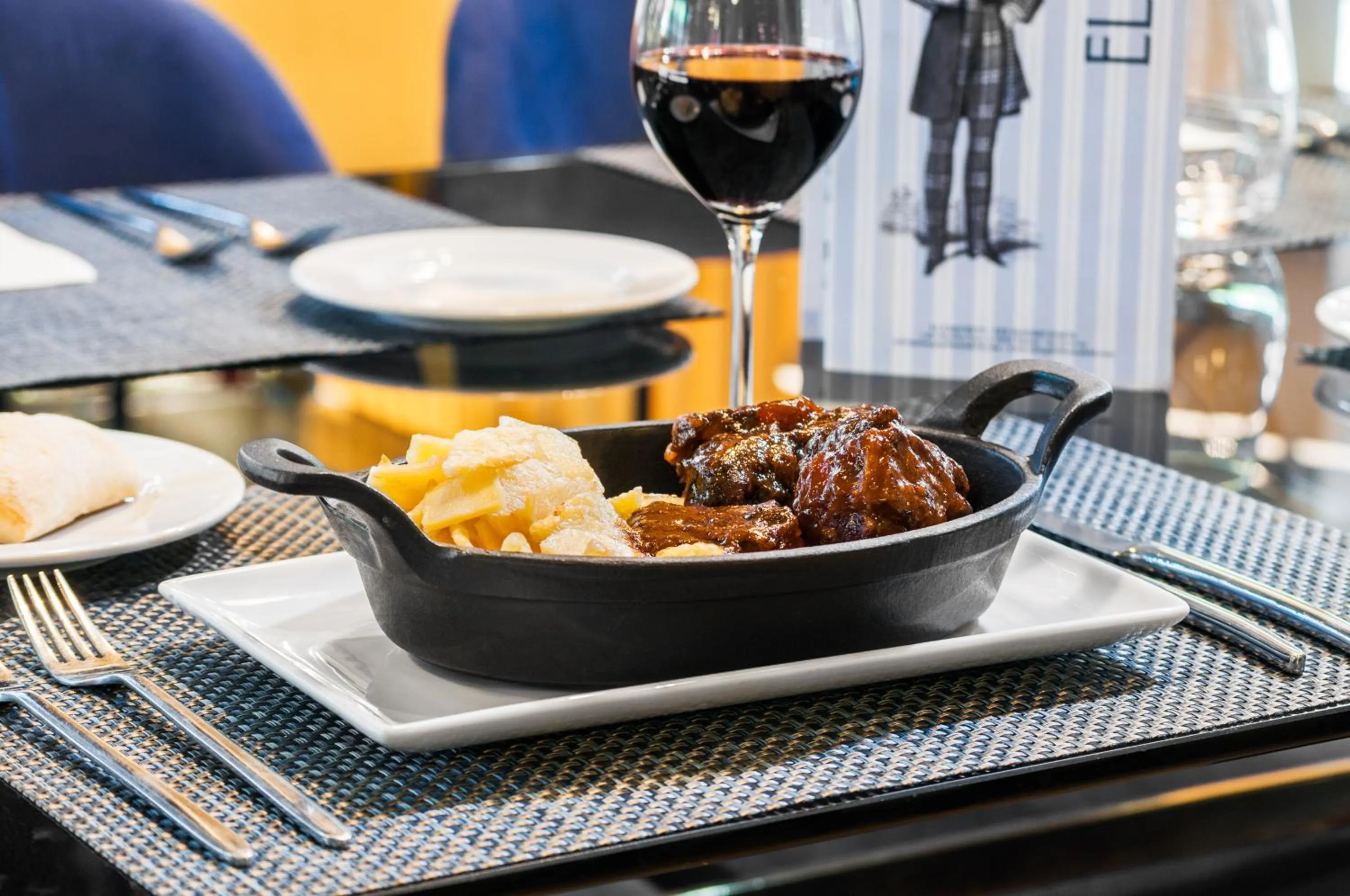 Restaurant/places to eat in Exe Madrid Norte