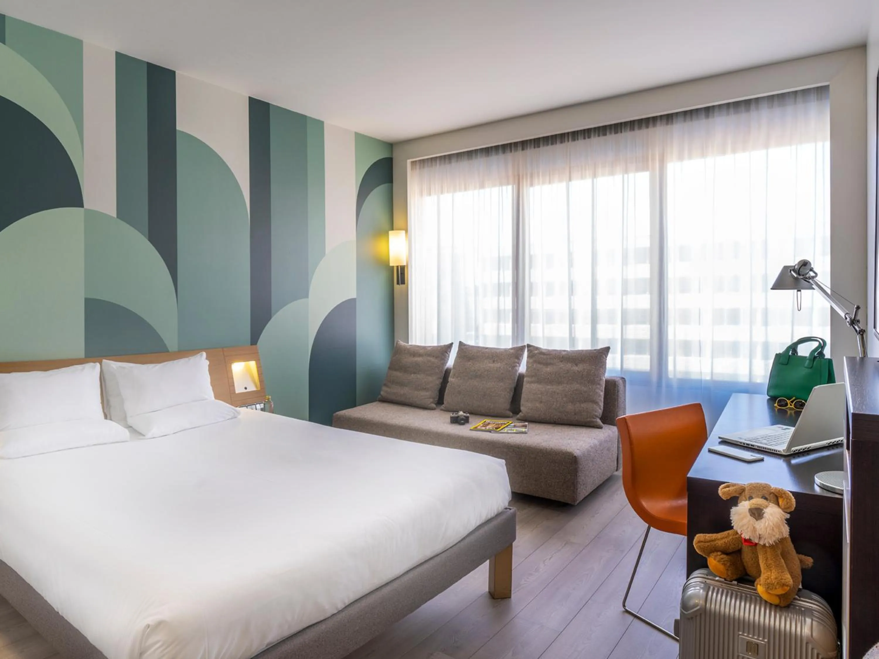 Bed in Novotel Campo De Las Naciones