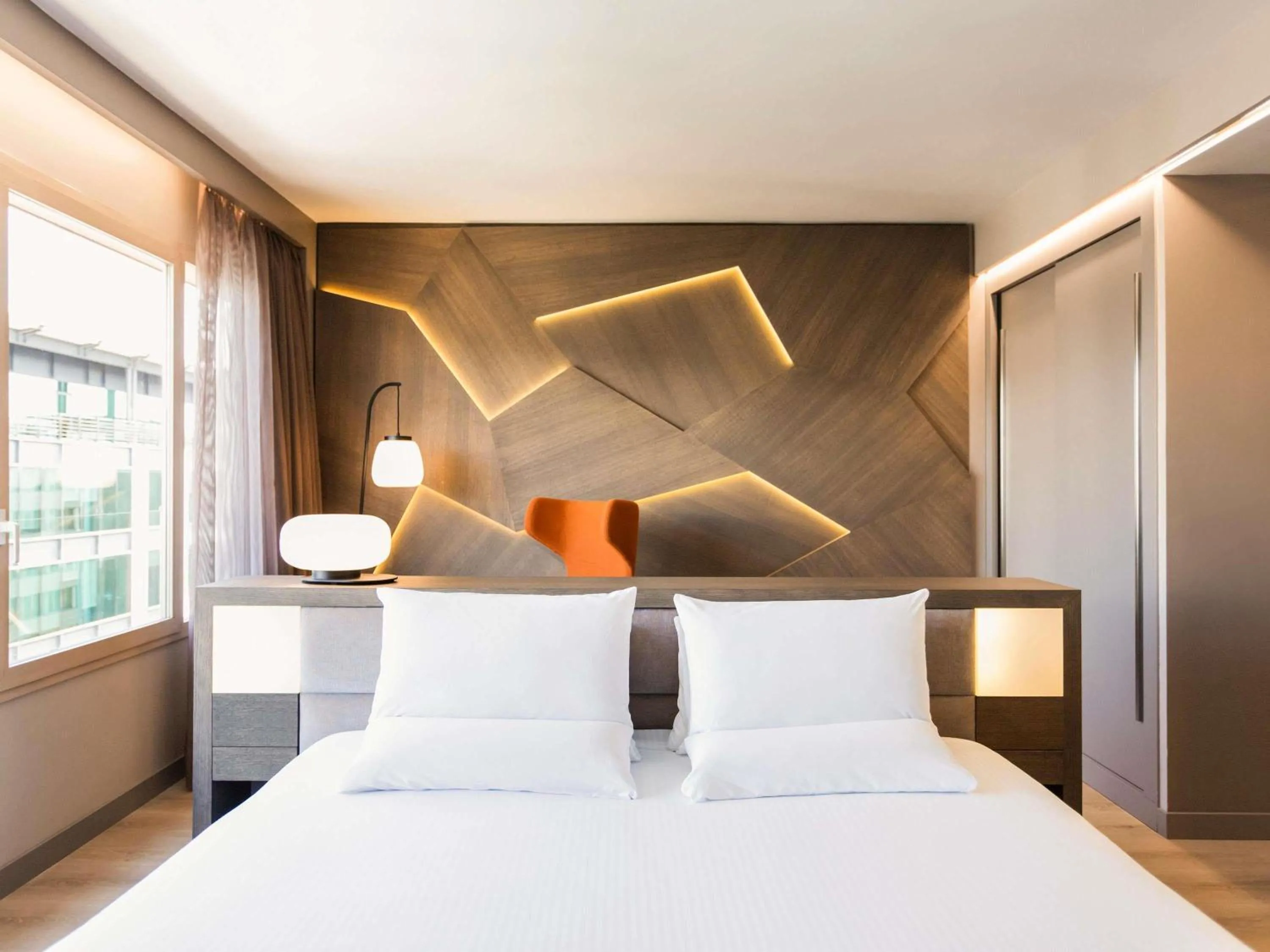 Bedroom, Bed in Novotel Campo De Las Naciones