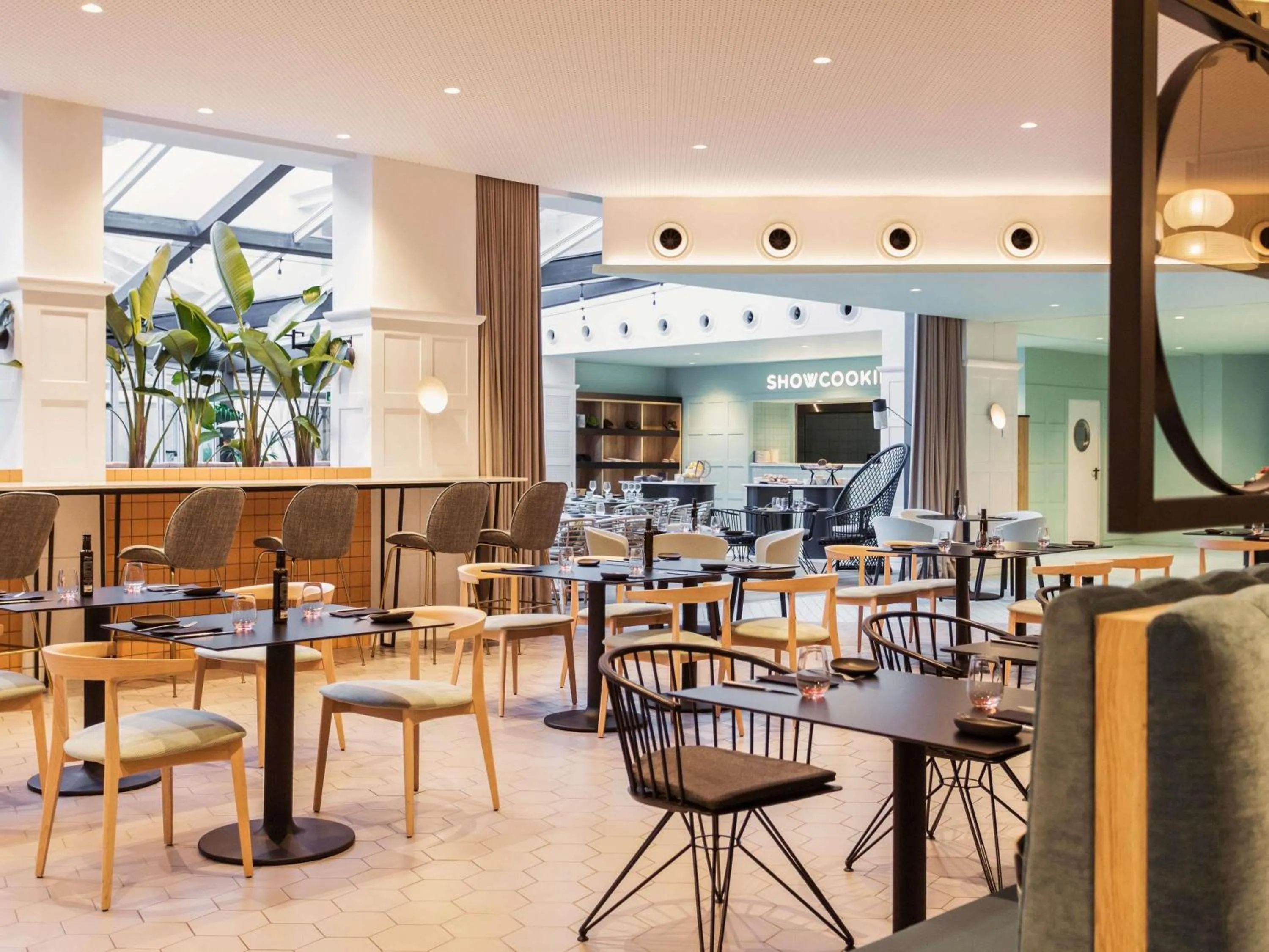 Restaurant/places to eat in Novotel Campo De Las Naciones