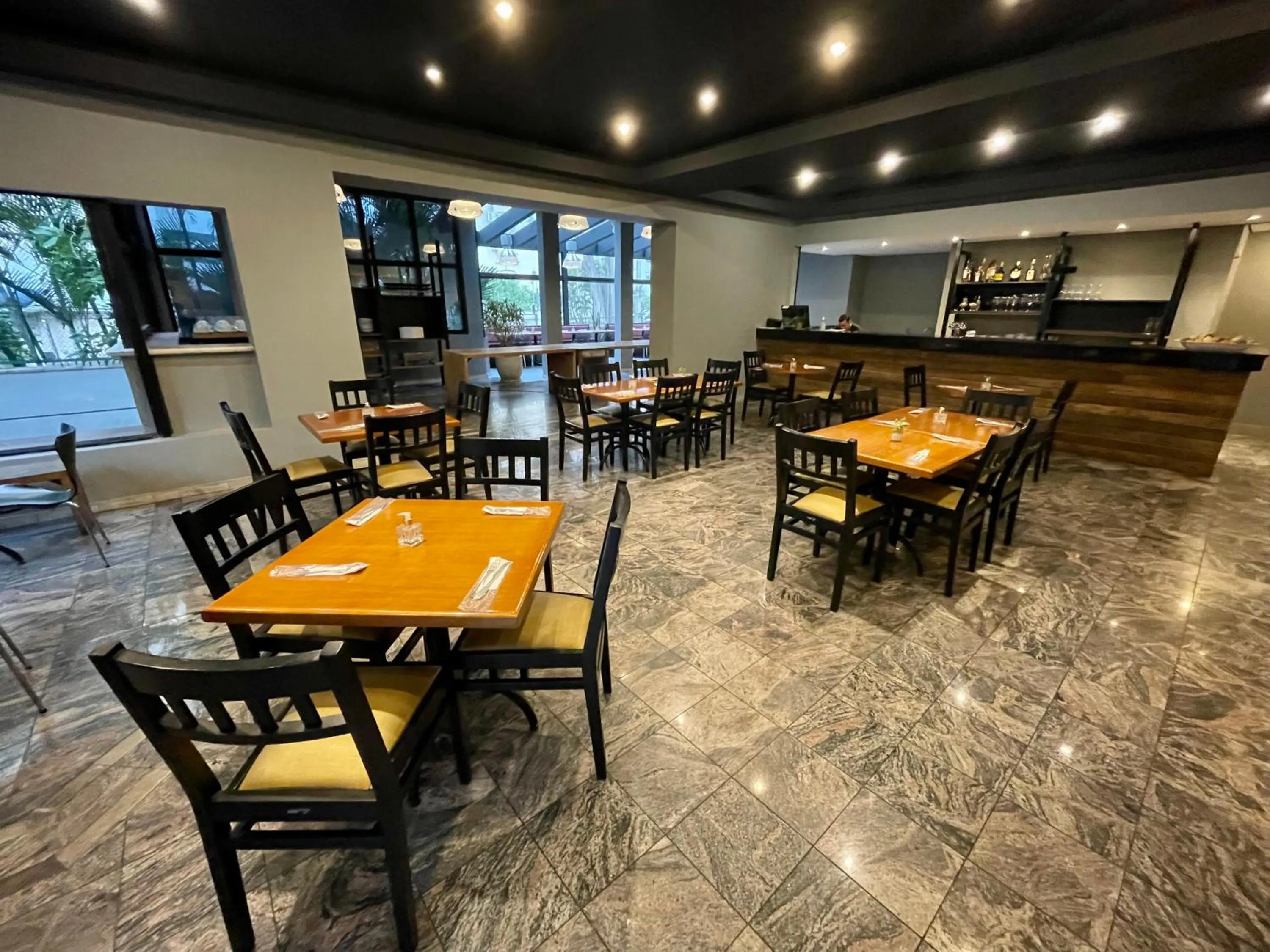 Restaurant/places to eat in Três de Julho Flats - Jardins II