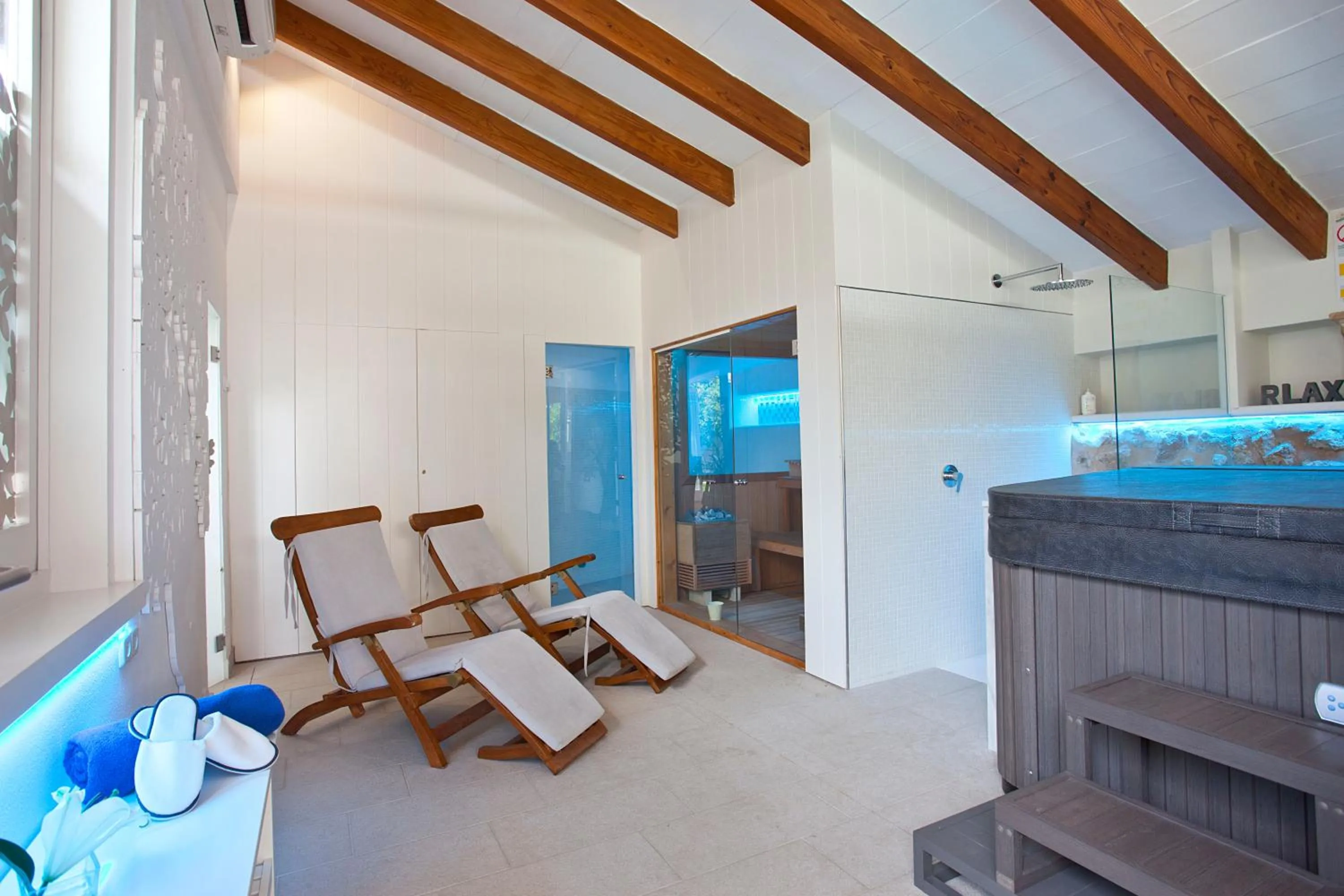 Hot Tub in Casa Son Sant Jordi