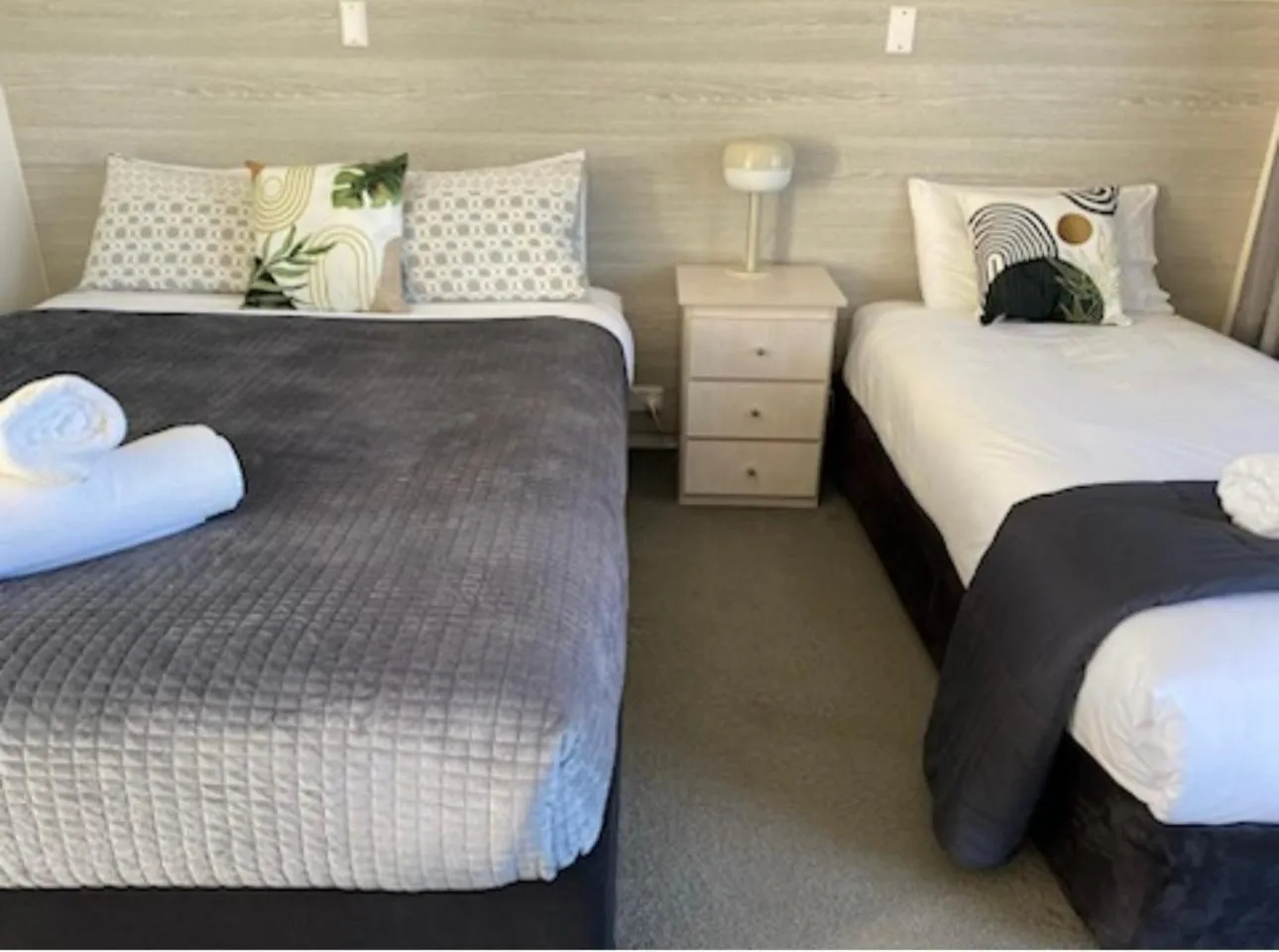 Bed in Norfolk Pines Motel