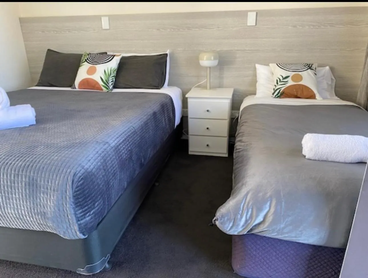 Bed in Norfolk Pines Motel