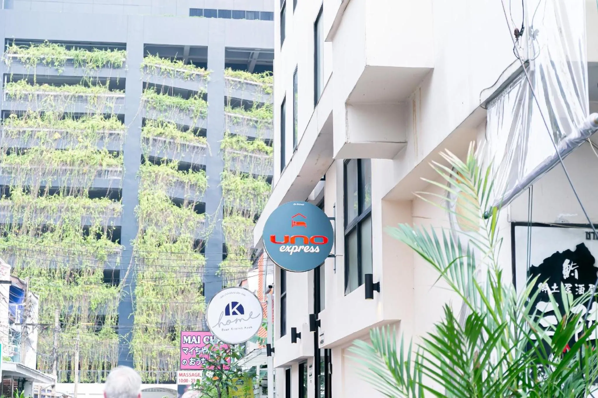 Property building in Uno Express